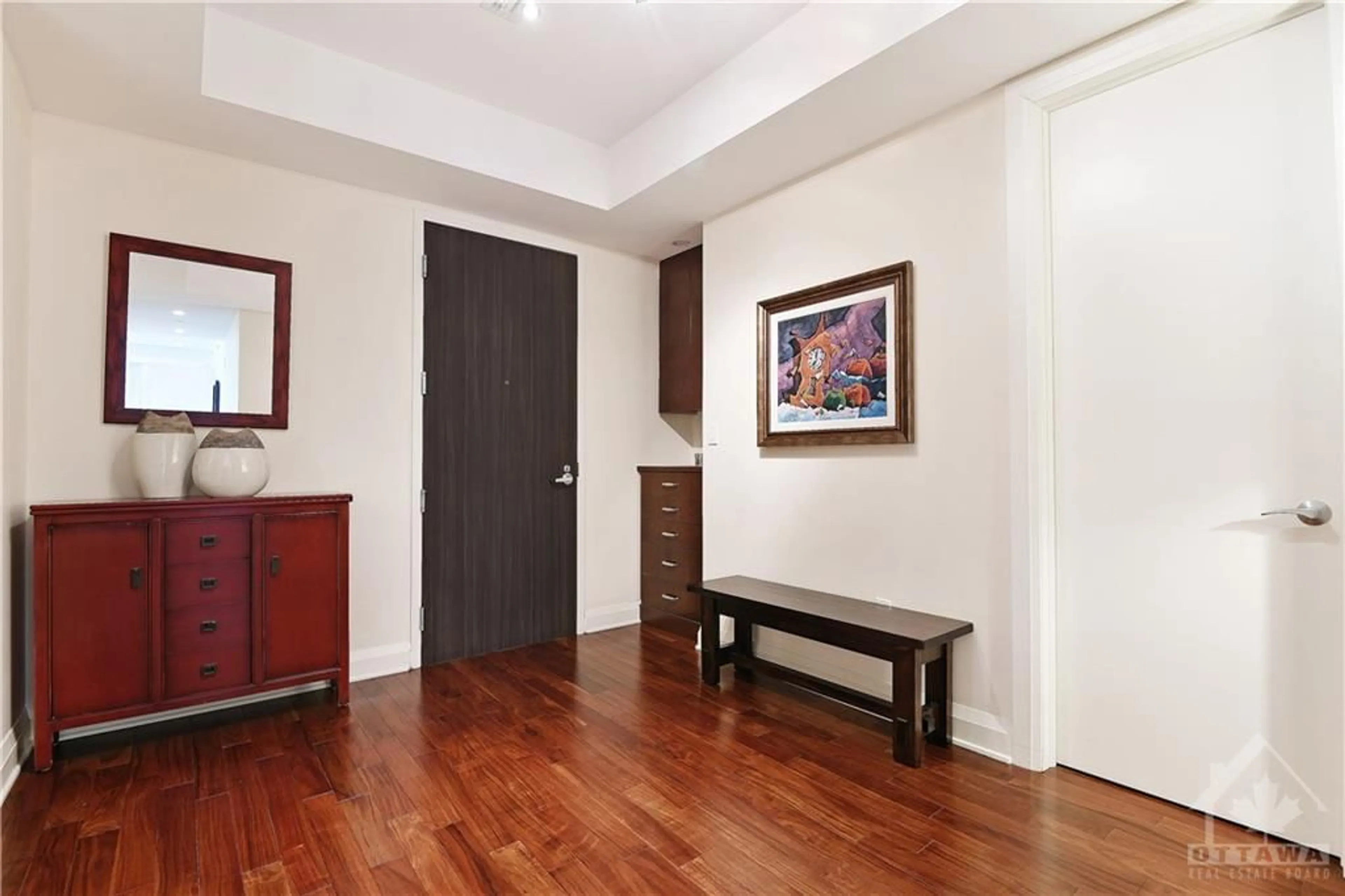 Indoor entryway, wood floors for 111 CHAMPAGNE Ave #207, Ottawa Ontario K1S 5V3