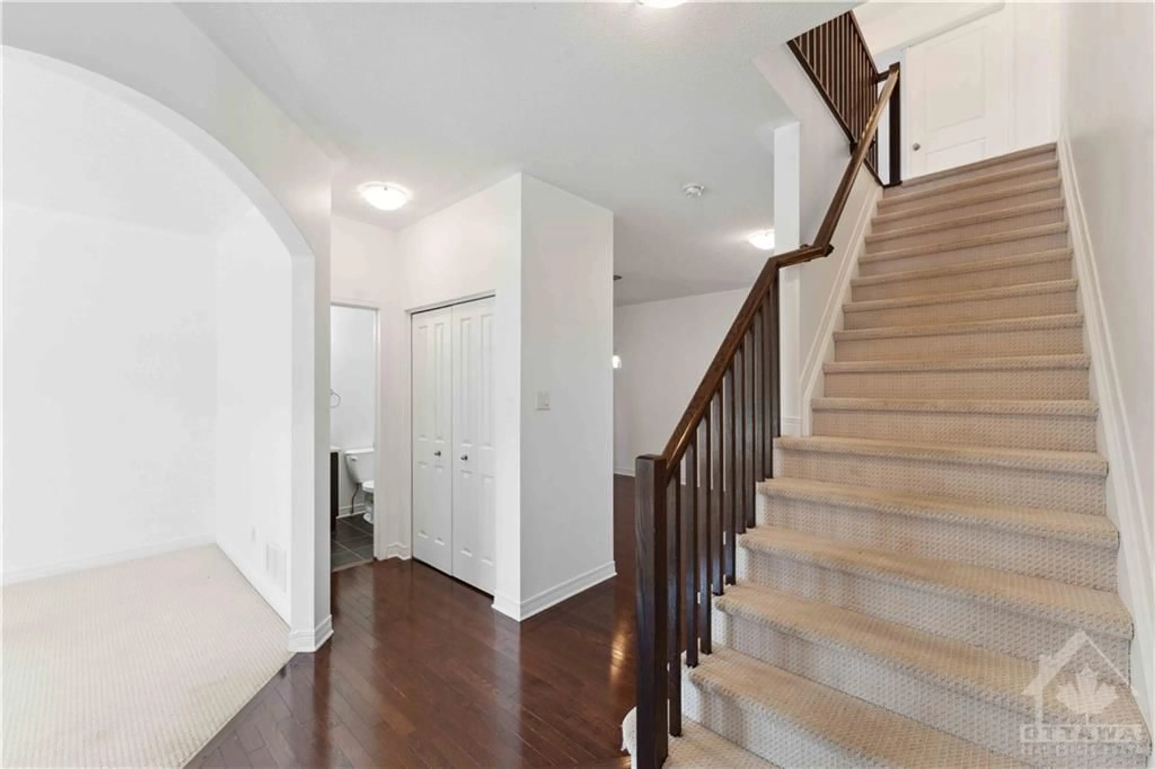 Indoor foyer for 241 DAVE SMITH Cres, Ottawa Ontario K4M 0B8