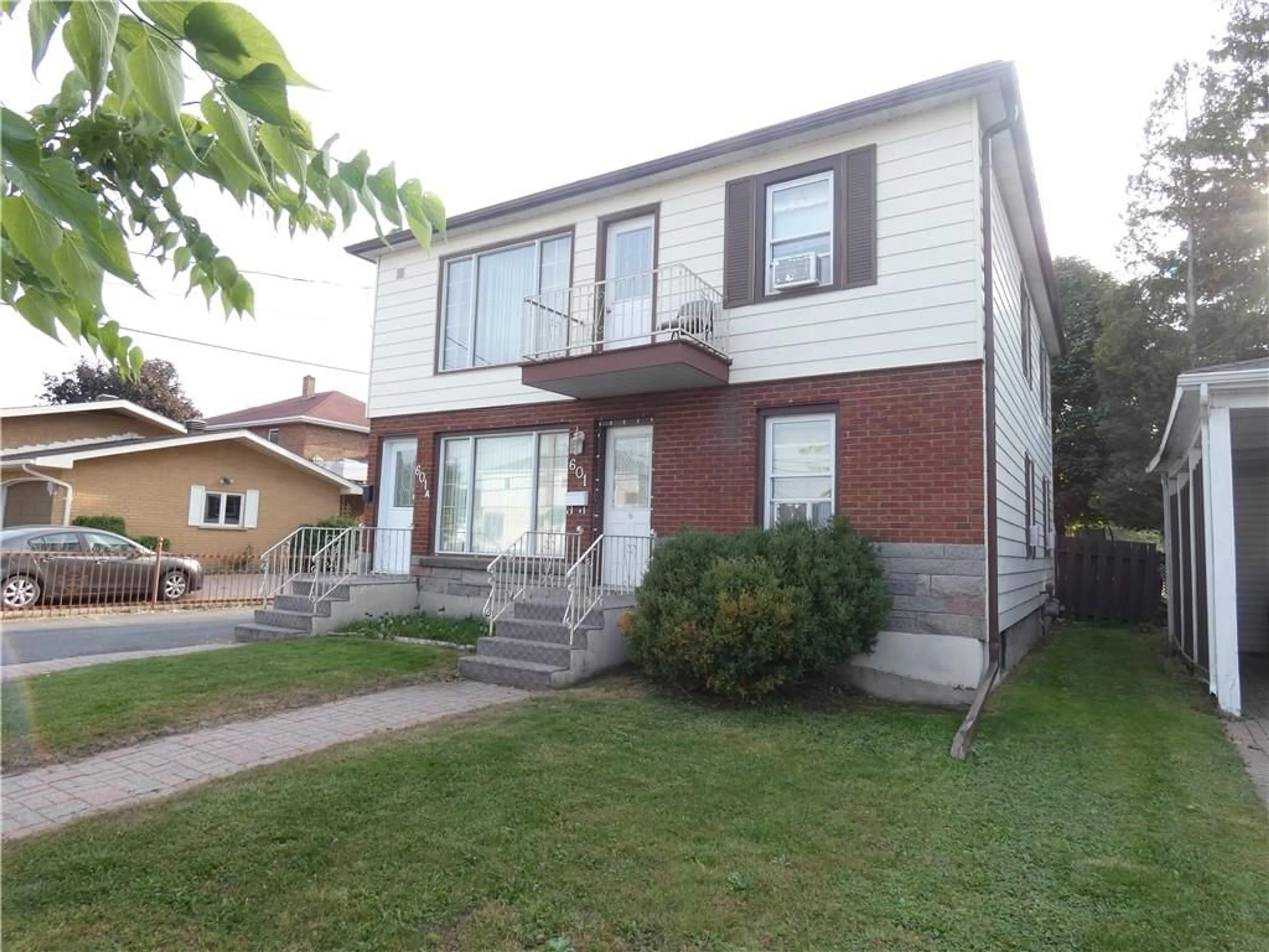 Frontside or backside of a home, the front or back of building for 601-601A ST FELIX St, Cornwall Ontario K6H 5B4