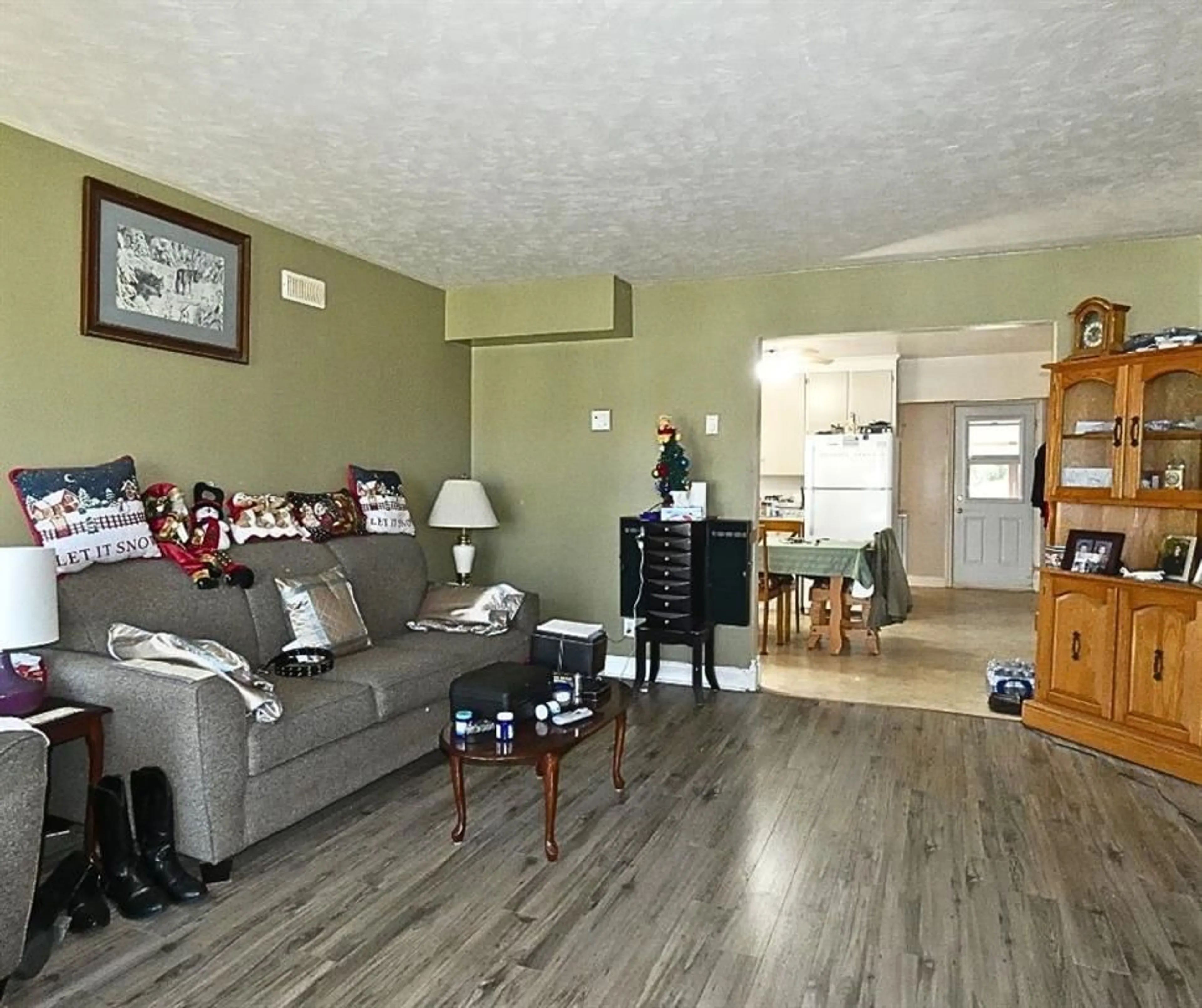 Living room, wood floors for 601-601A ST FELIX St, Cornwall Ontario K6H 5B4