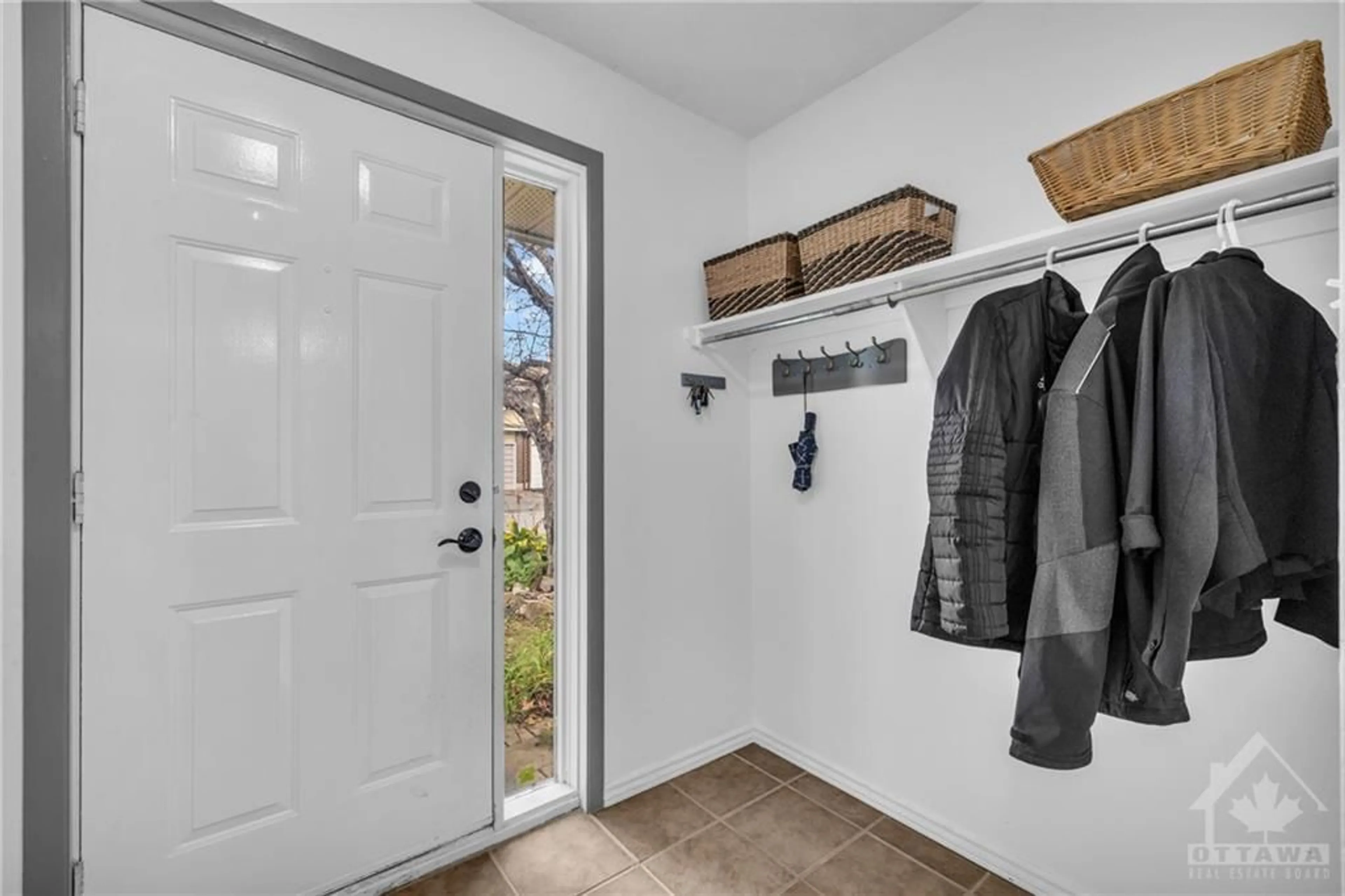 Indoor entryway, wood floors for 59 SUNDBACK Lane, Ottawa Ontario K2L 2W9