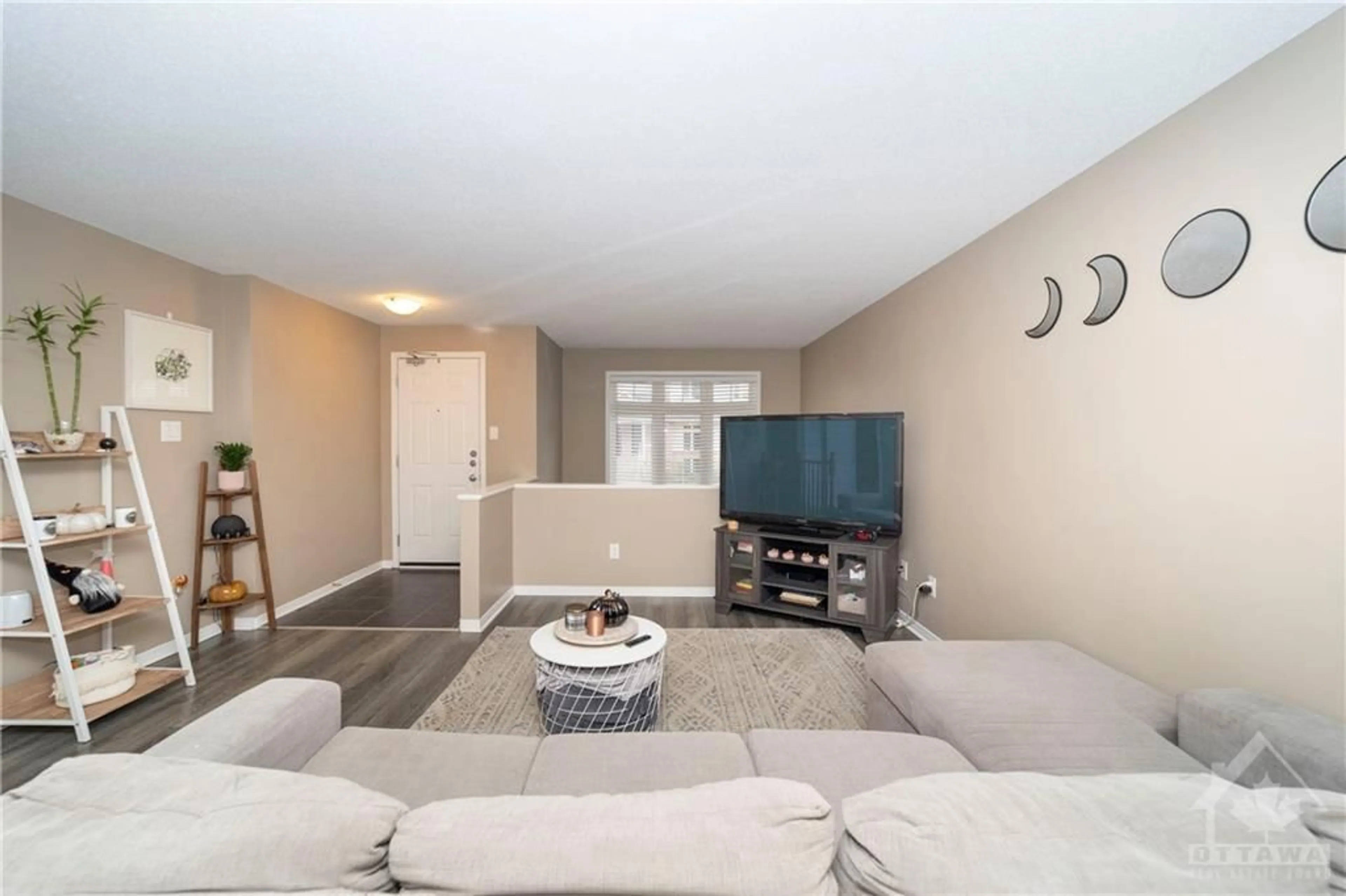 Living room, wood floors for 309 GALSTON Pvt, Orleans Ontario K1W 0G3