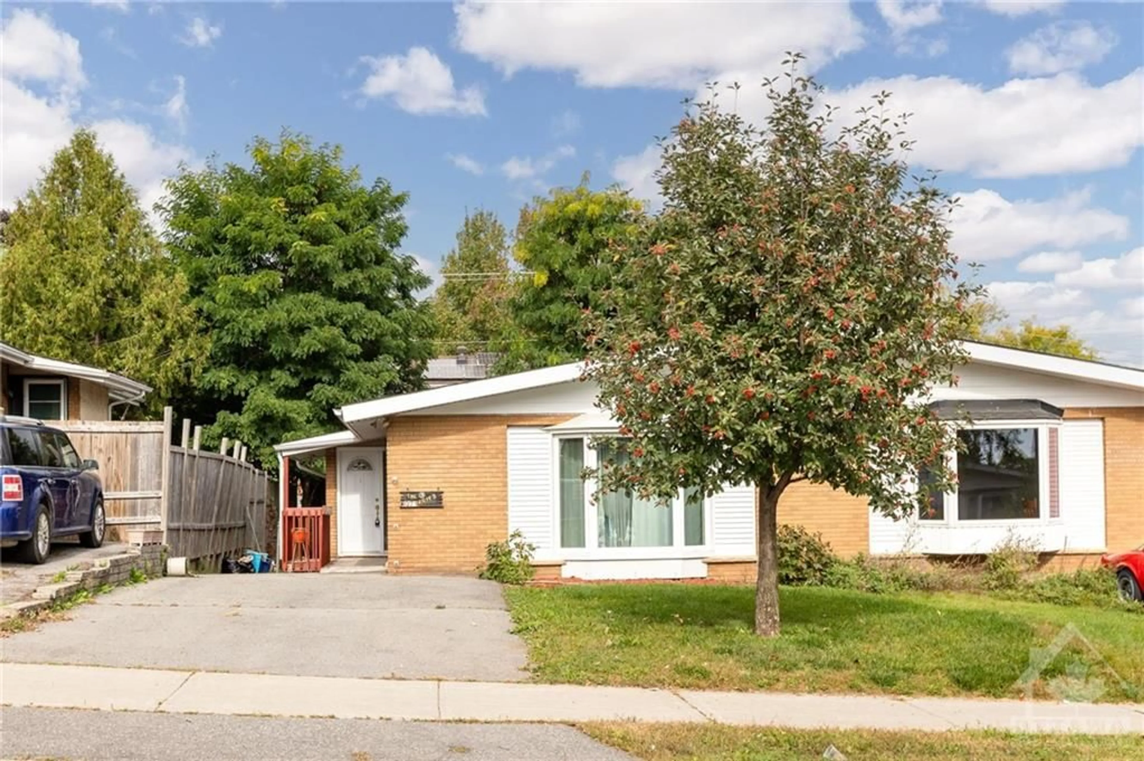 Frontside or backside of a home, the street view for 1271 MEADOWLANDS Dr, Ottawa Ontario K2E 6K4