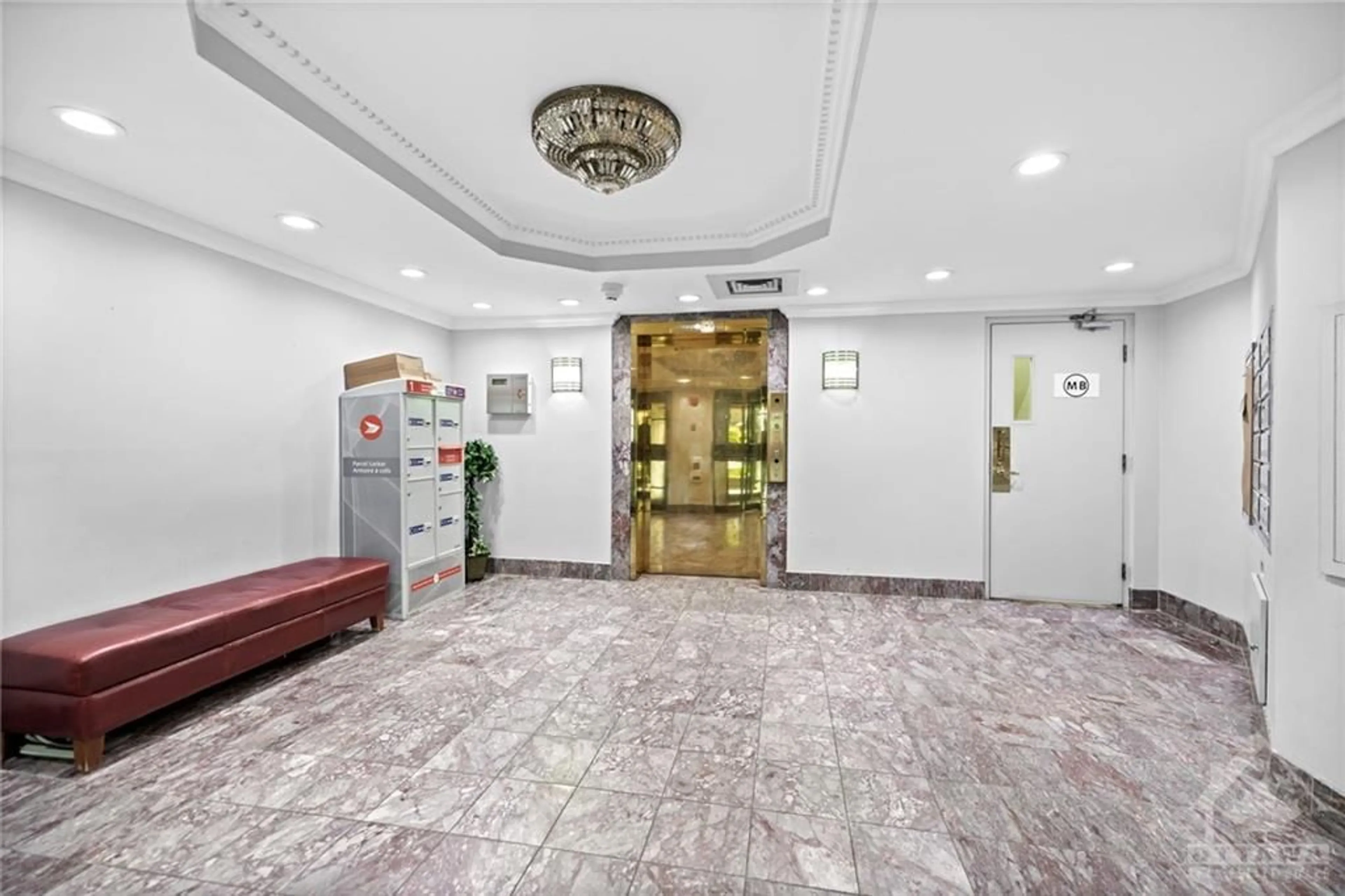 Indoor lobby, unknown floor for 309 CUMBERLAND St #604, Ottawa Ontario K1N 7J1