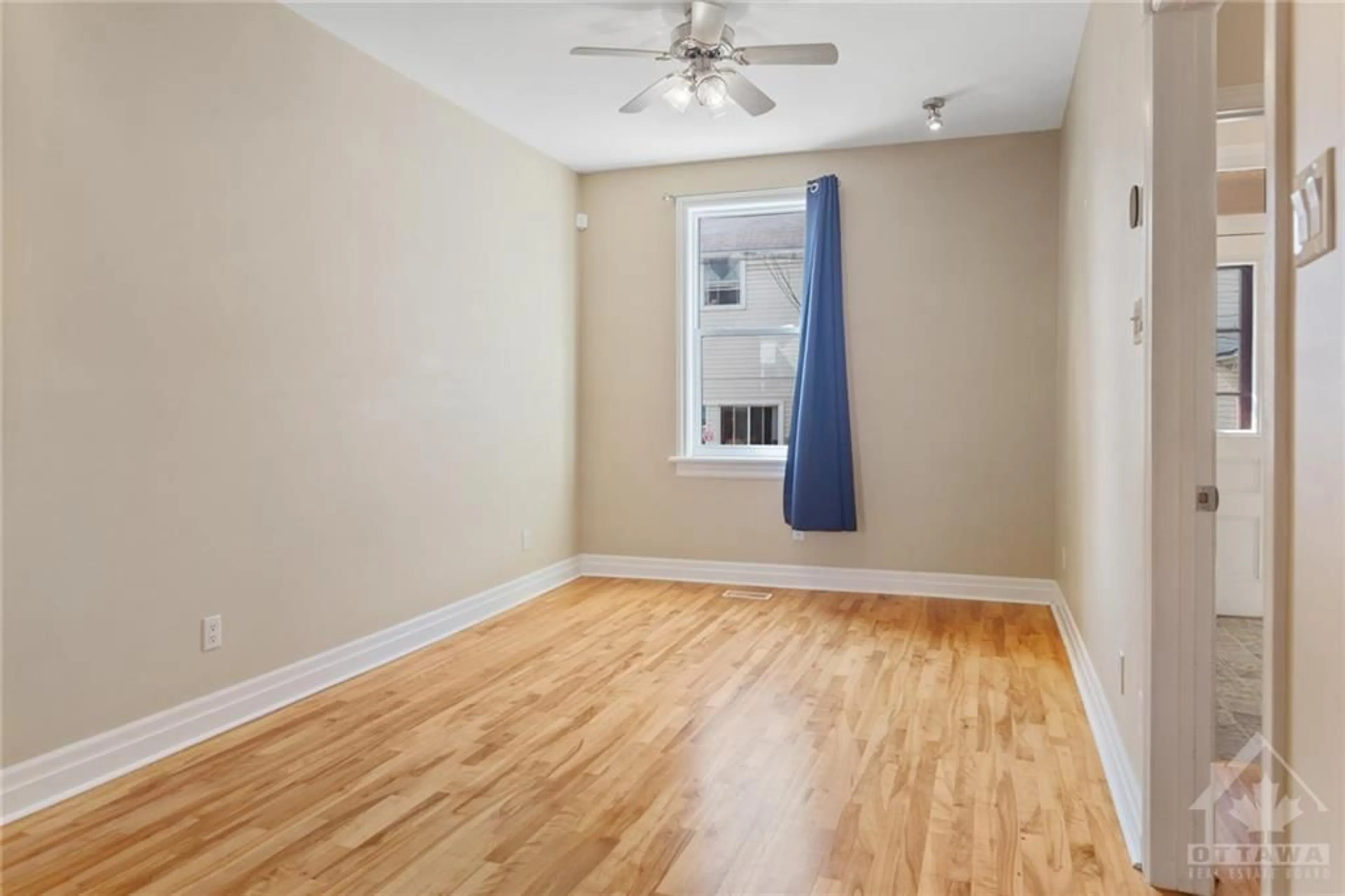 A pic of a room, wood floors for 31 BELL St, Ottawa Ontario K1R 7C5