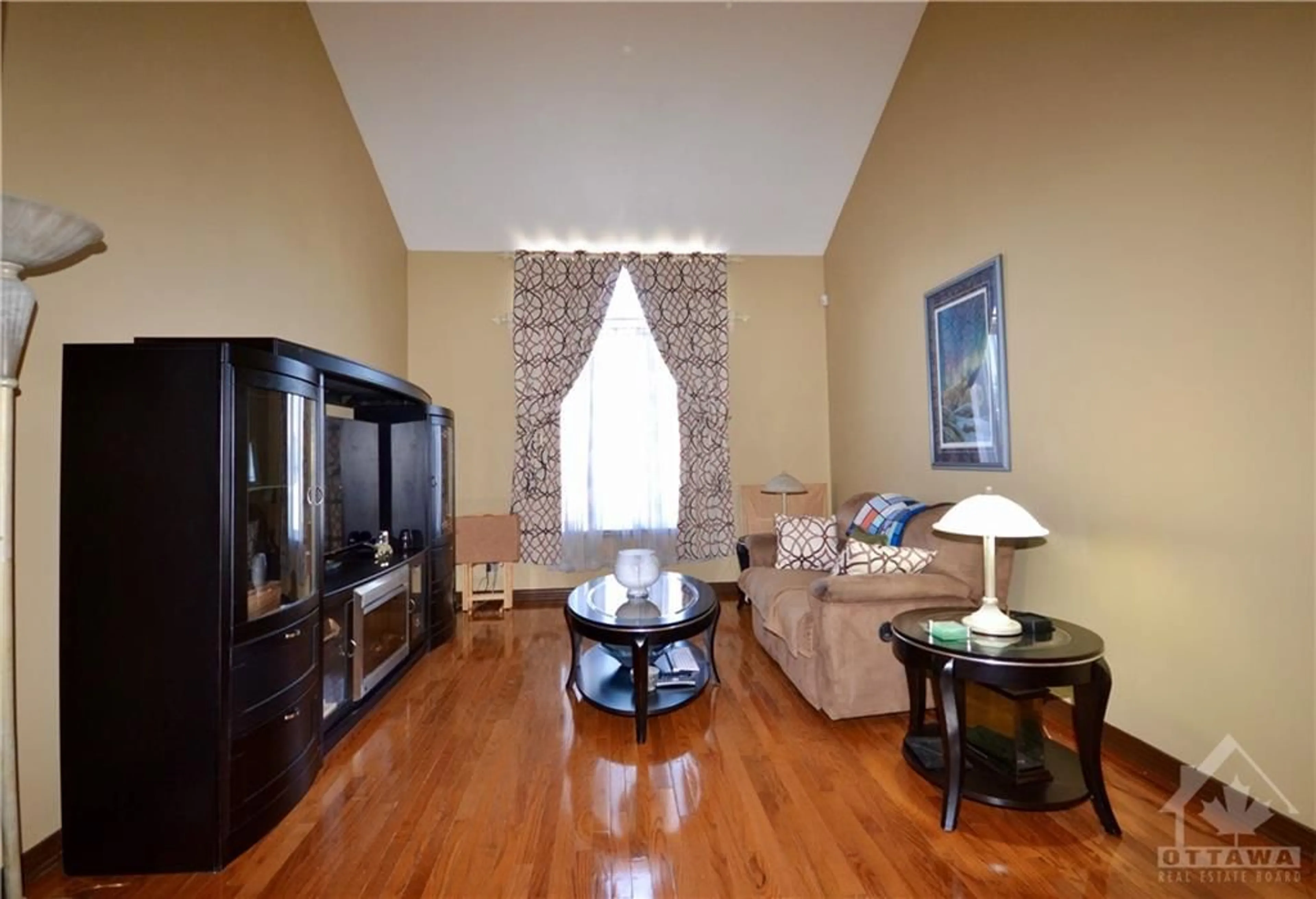 Living room, wood floors for 909 MARKWICK Cres, Ottawa Ontario K4A 4J1