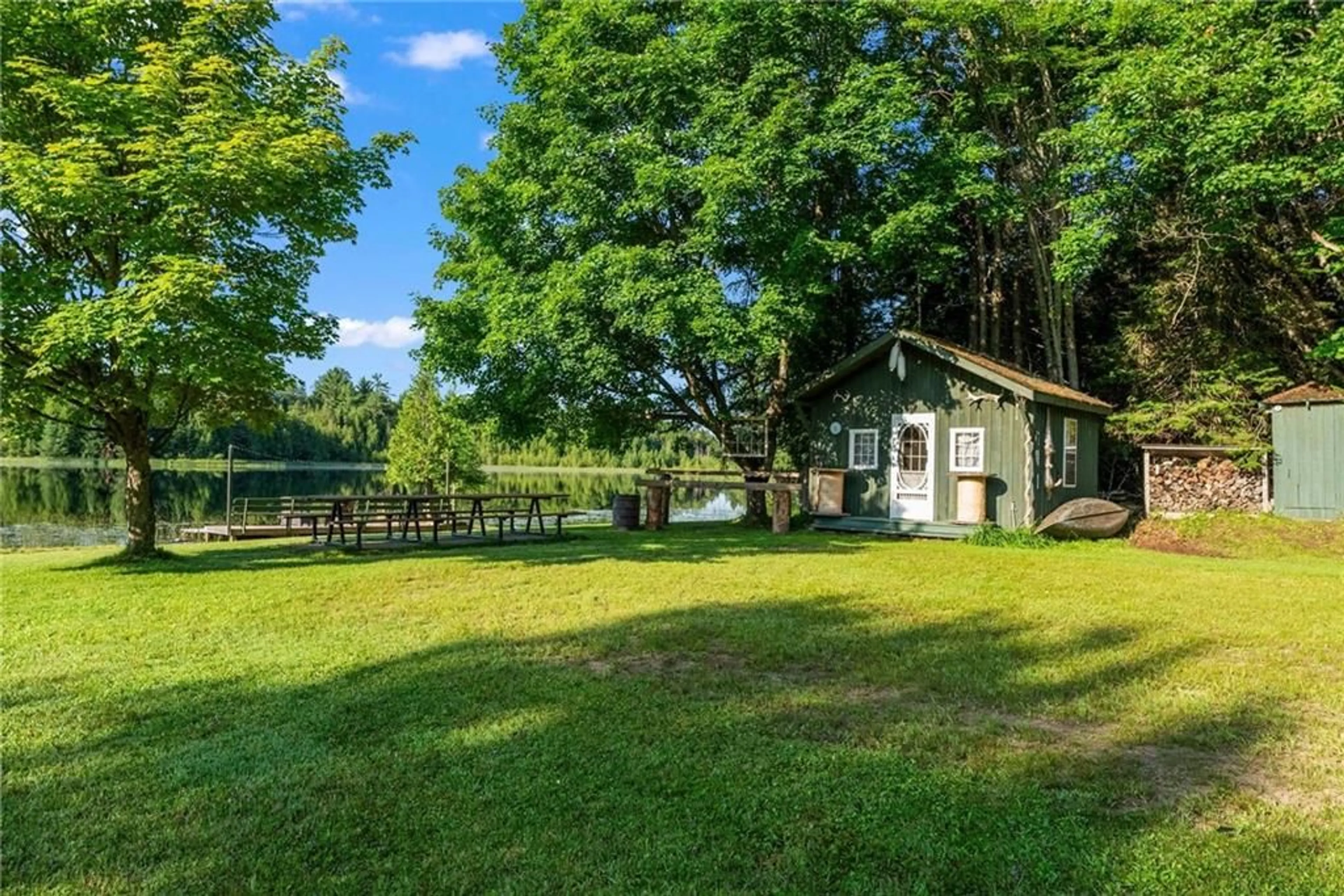 Shed for 1813 PUCKER St, Renfrew Ontario K7V 3Z9