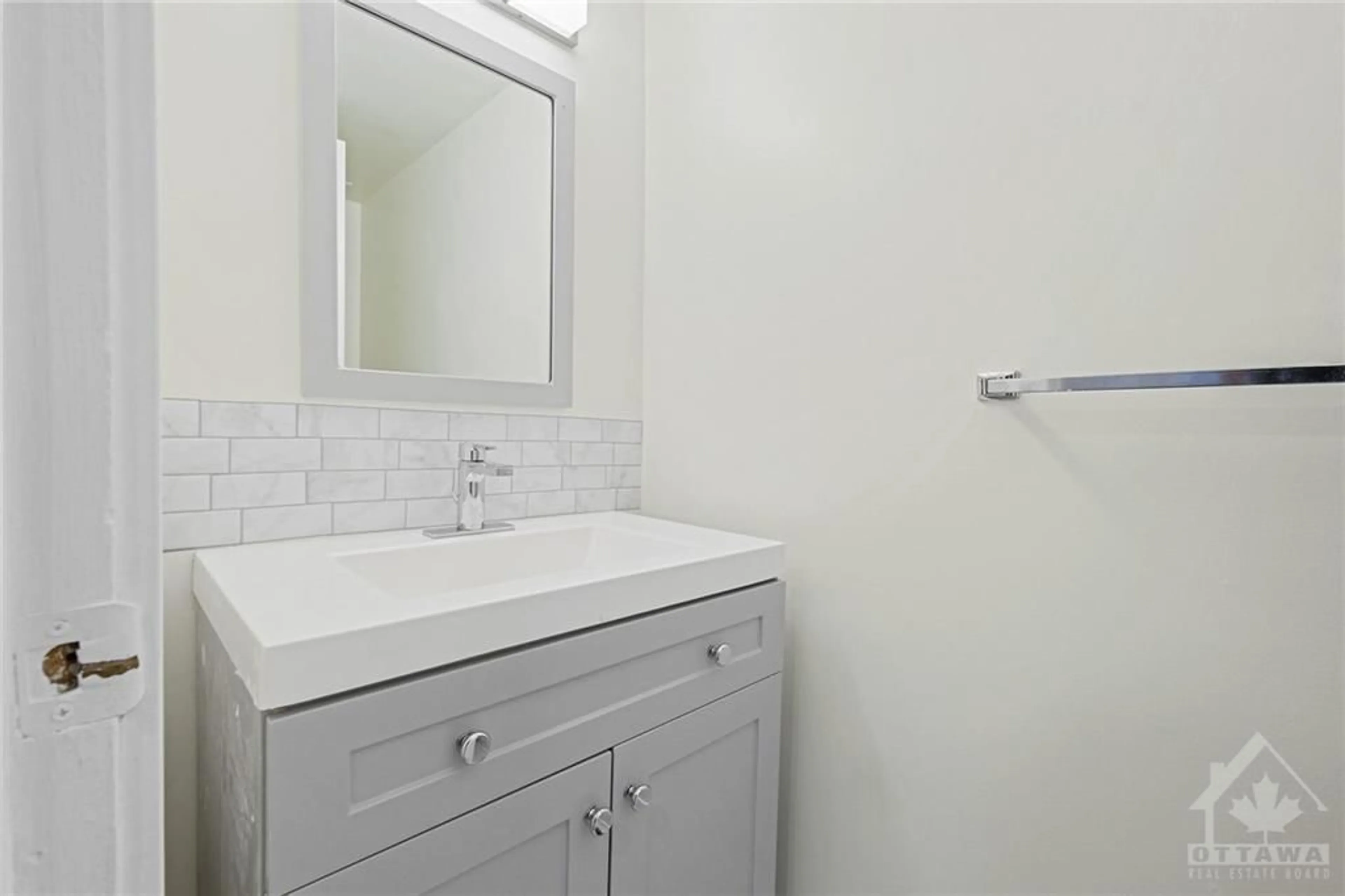 Bathroom, unknown floor for 2833 SPRINGLAND Dr, Ottawa Ontario K1V 9S7