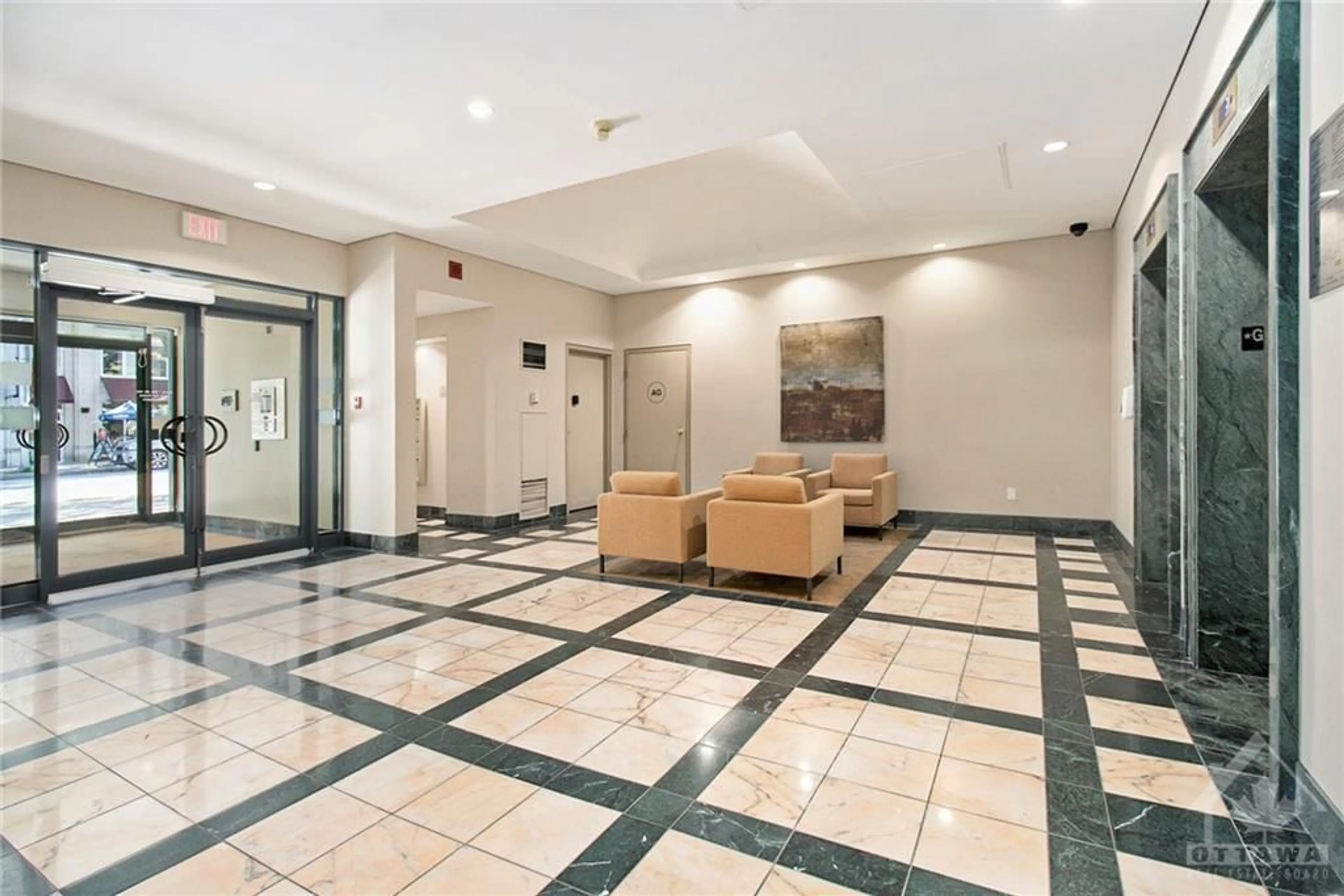 Indoor lobby for 15 MURRAY St #2, Ottawa Ontario K1N 9M5