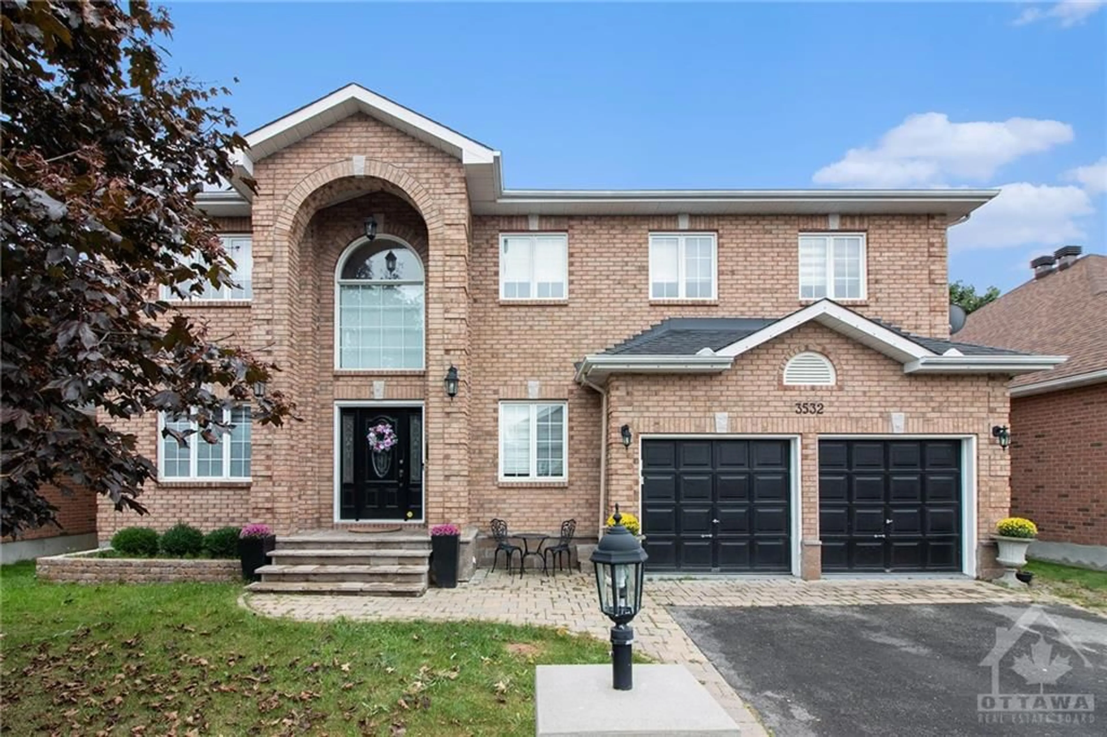 Home with brick exterior material for 3532 WYMAN Cres, Ottawa Ontario K1V 0Z1