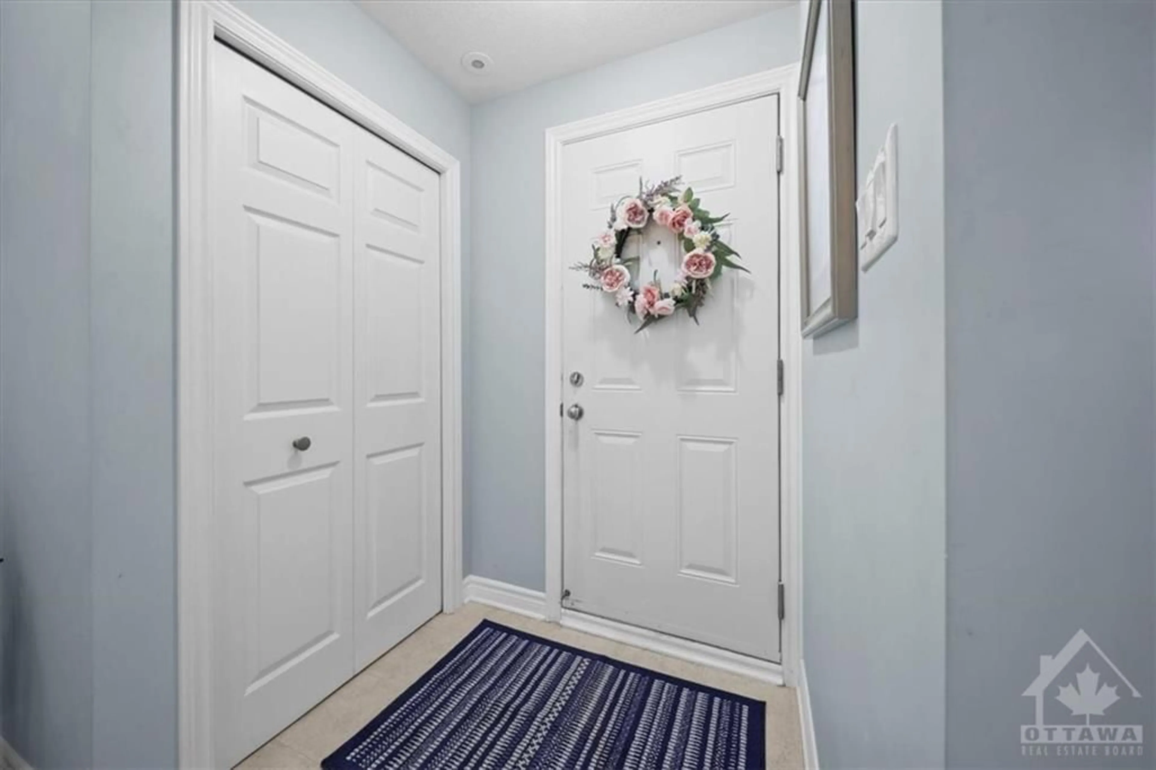 Indoor entryway, carpet floors for 1105 STITTSVILLE MAIN St #A, Ottawa Ontario K2S 0C6