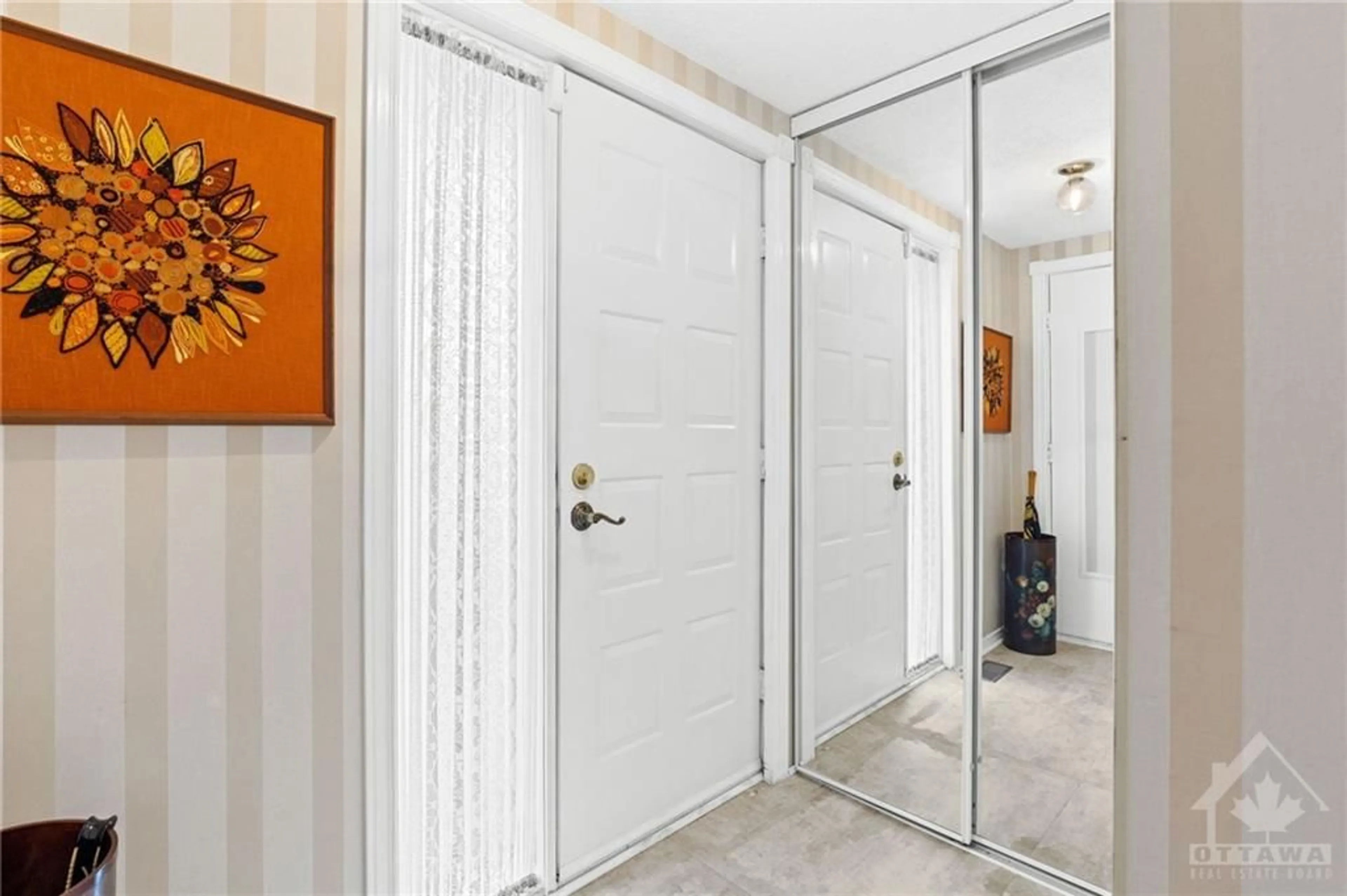 Indoor foyer for 56 GLADECREST Crt, Ottawa Ontario K2H 9J9