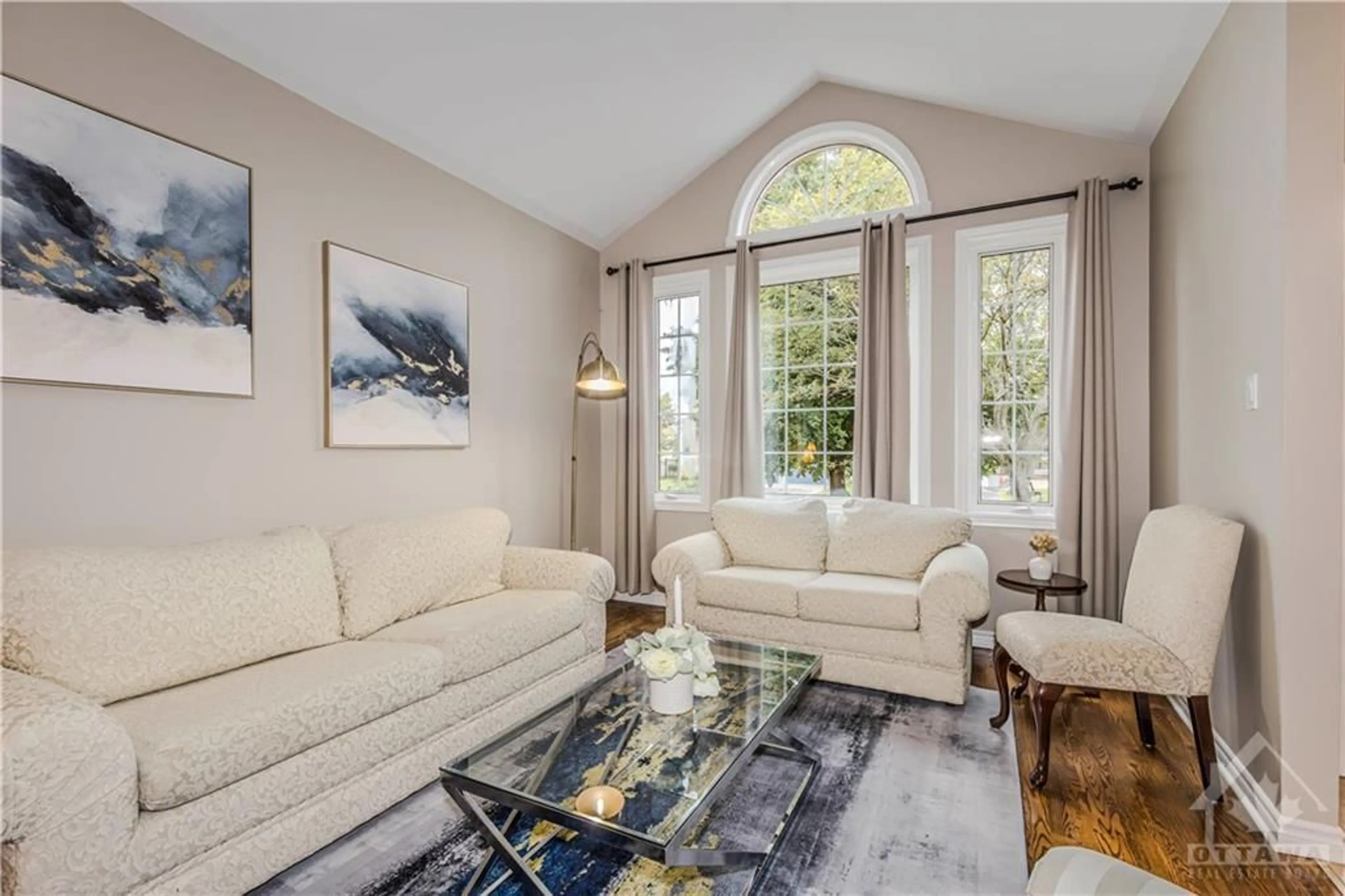 Living room, carpet floors for 48 MARICONA Way, Ottawa Ontario K2T 1H2