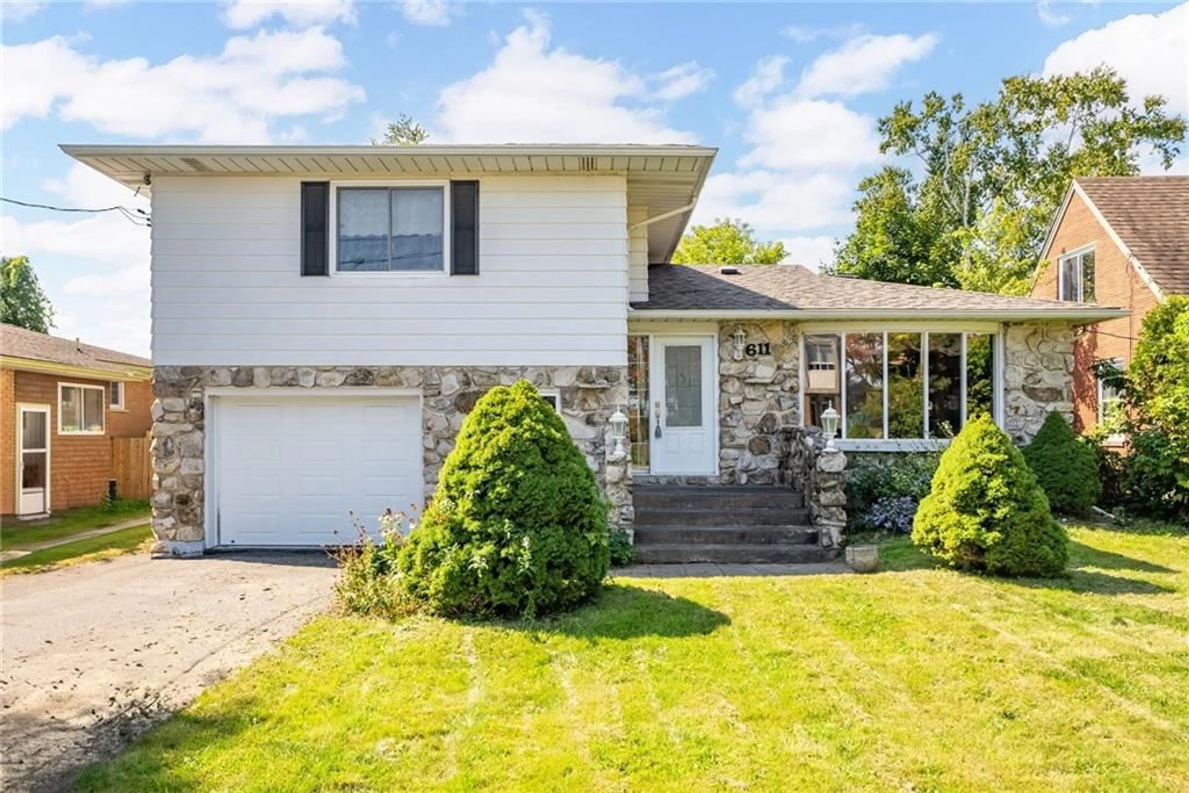 Frontside or backside of a home, cottage for 611 MCCONNELL St, Cornwall Ontario K6H 4L9