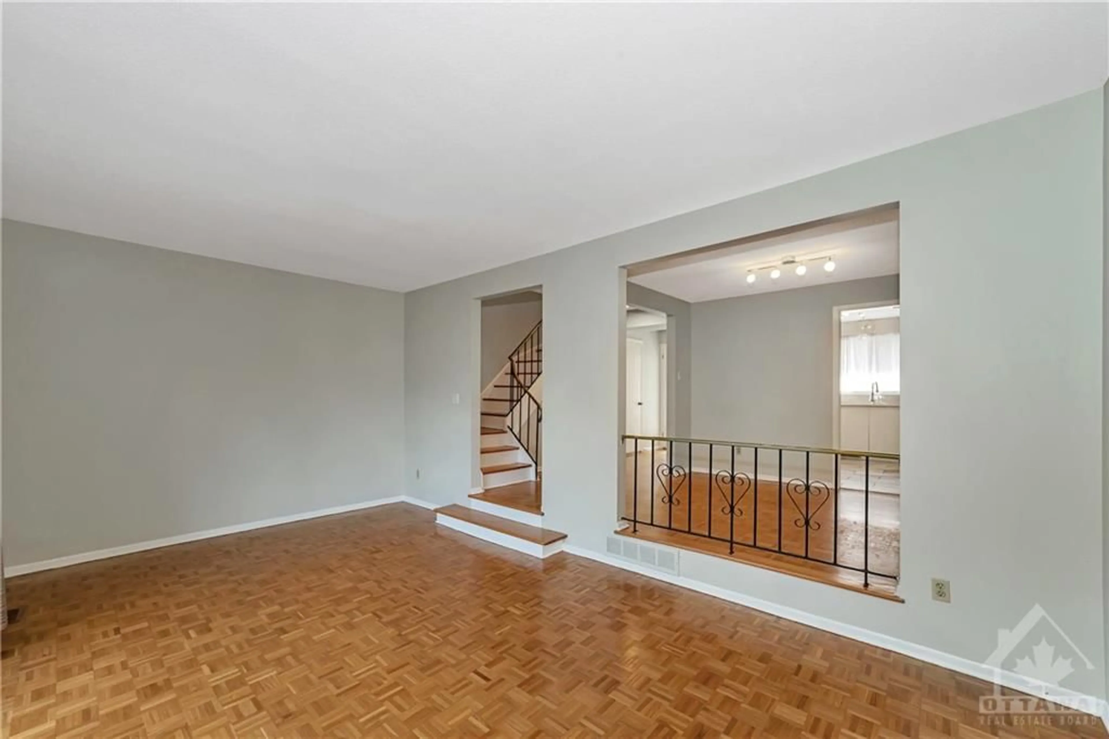 Indoor foyer, wood floors for 1821 WALKLEY Rd #18, Ottawa Ontario K1H 6X9