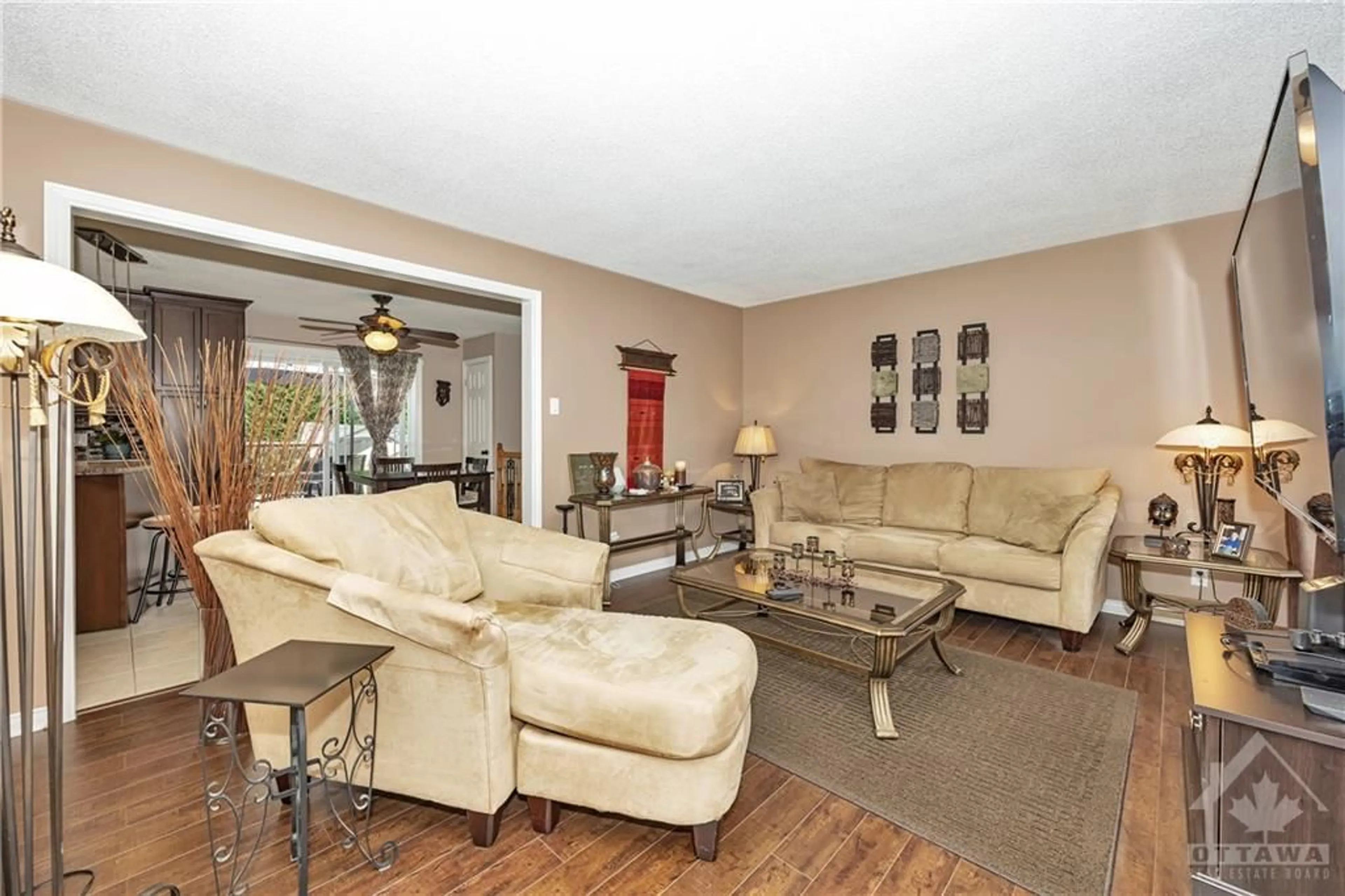 Living room, wood floors for 936 LAWRENCE St, Clarence-Rockland Ontario K4K 1M8