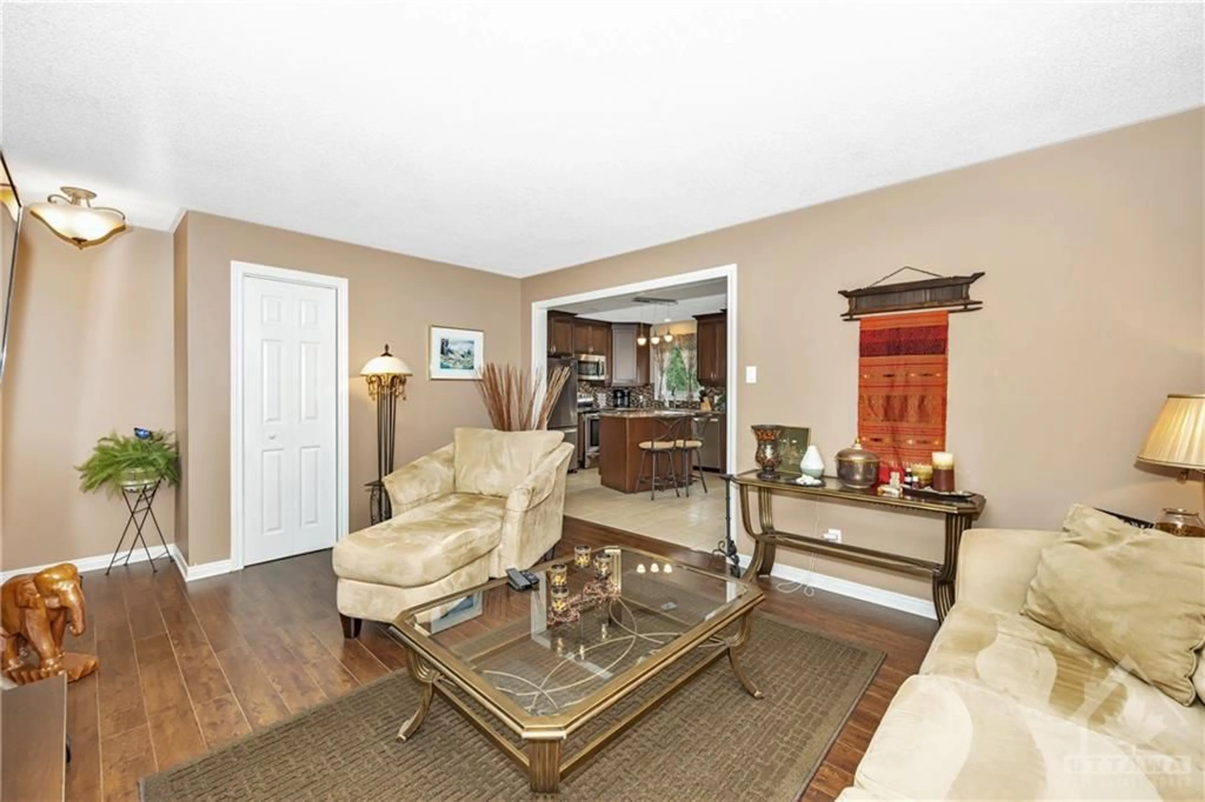 Living room, wood floors for 936 LAWRENCE St, Clarence-Rockland Ontario K4K 1M8