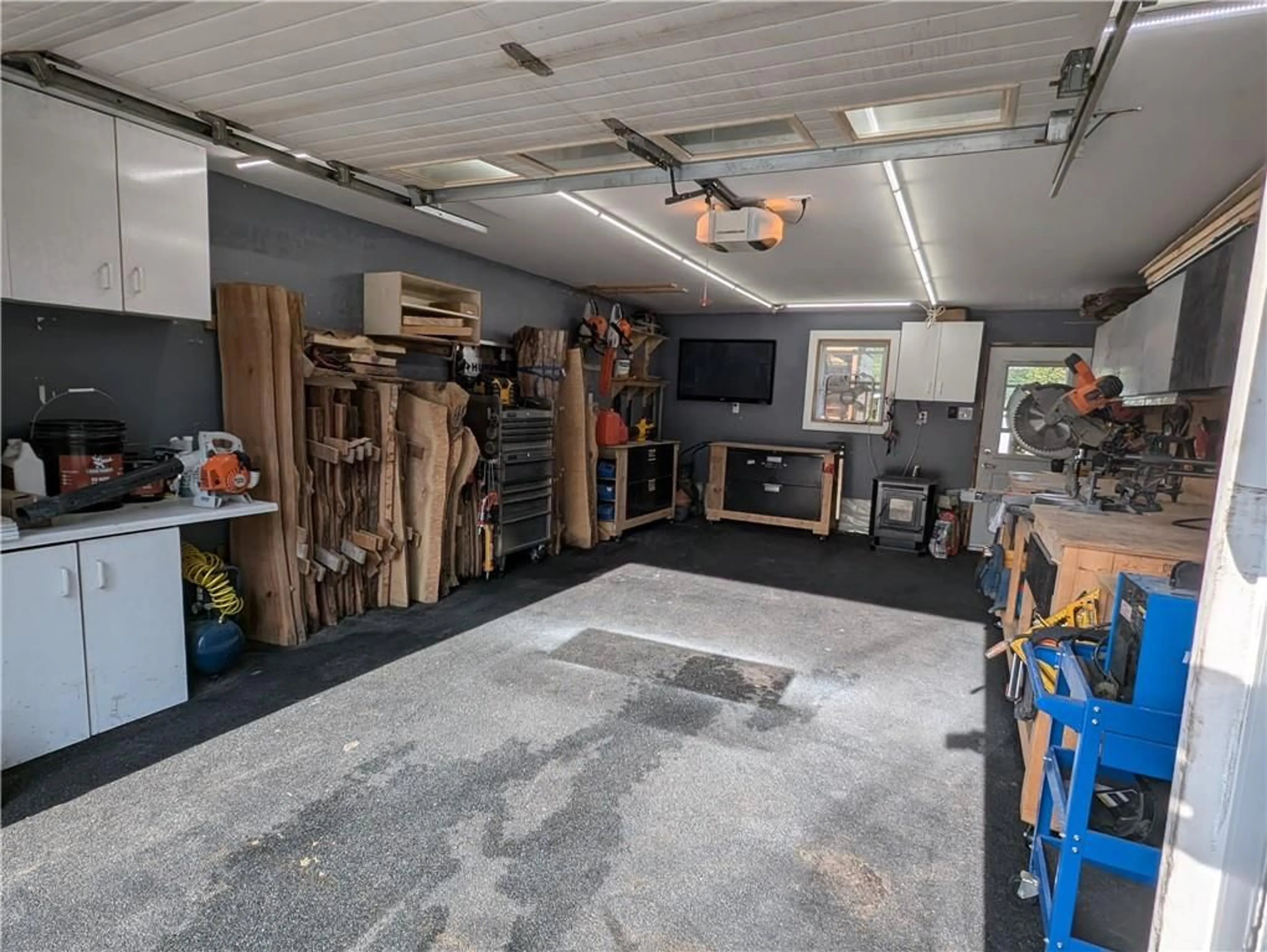 Indoor garage for 3371 BRUCE St, Cornwall Ontario K6K 1M7