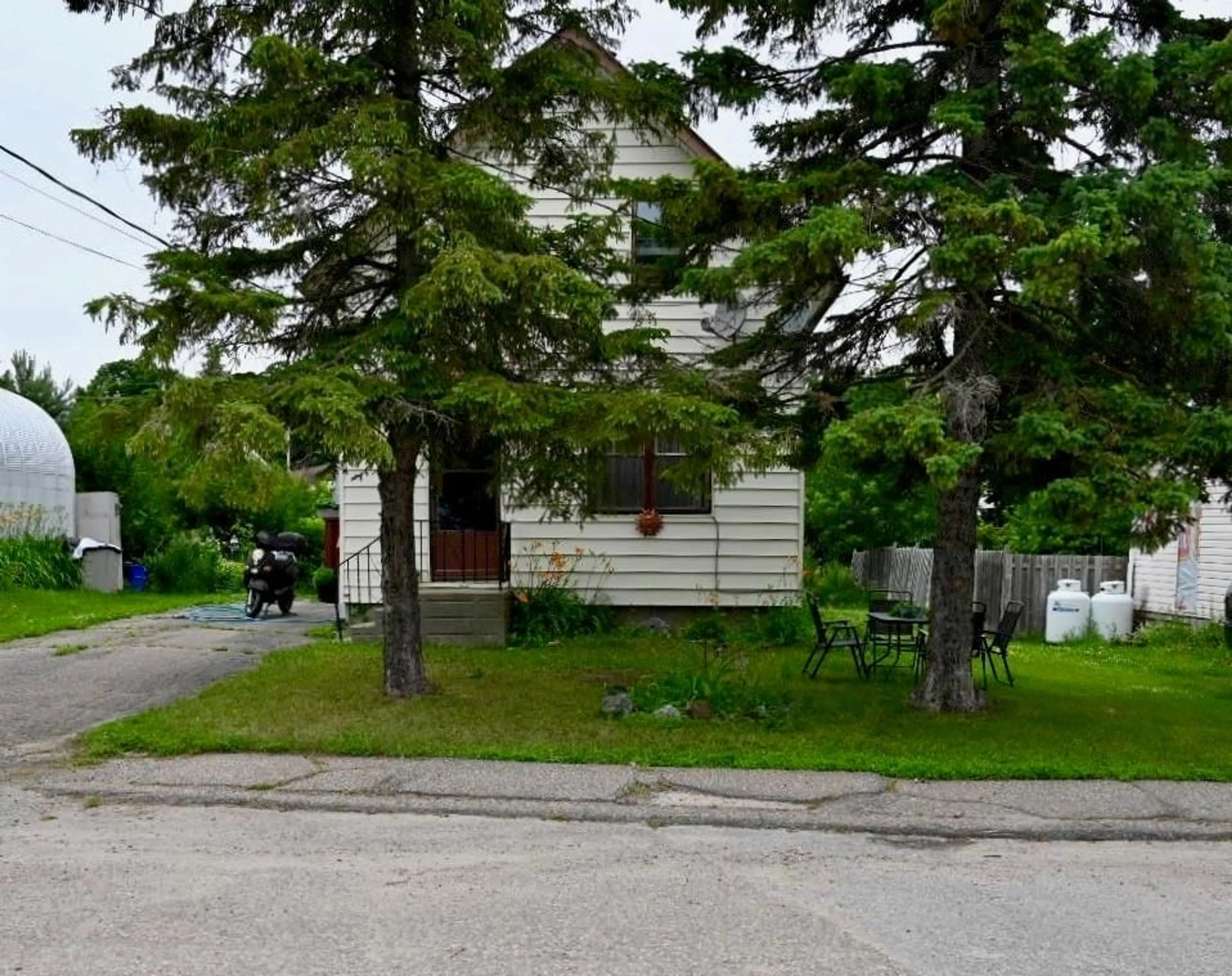 Frontside or backside of a home, the street view for 10 MEADOW St, Cobden Ontario K0J 1K0