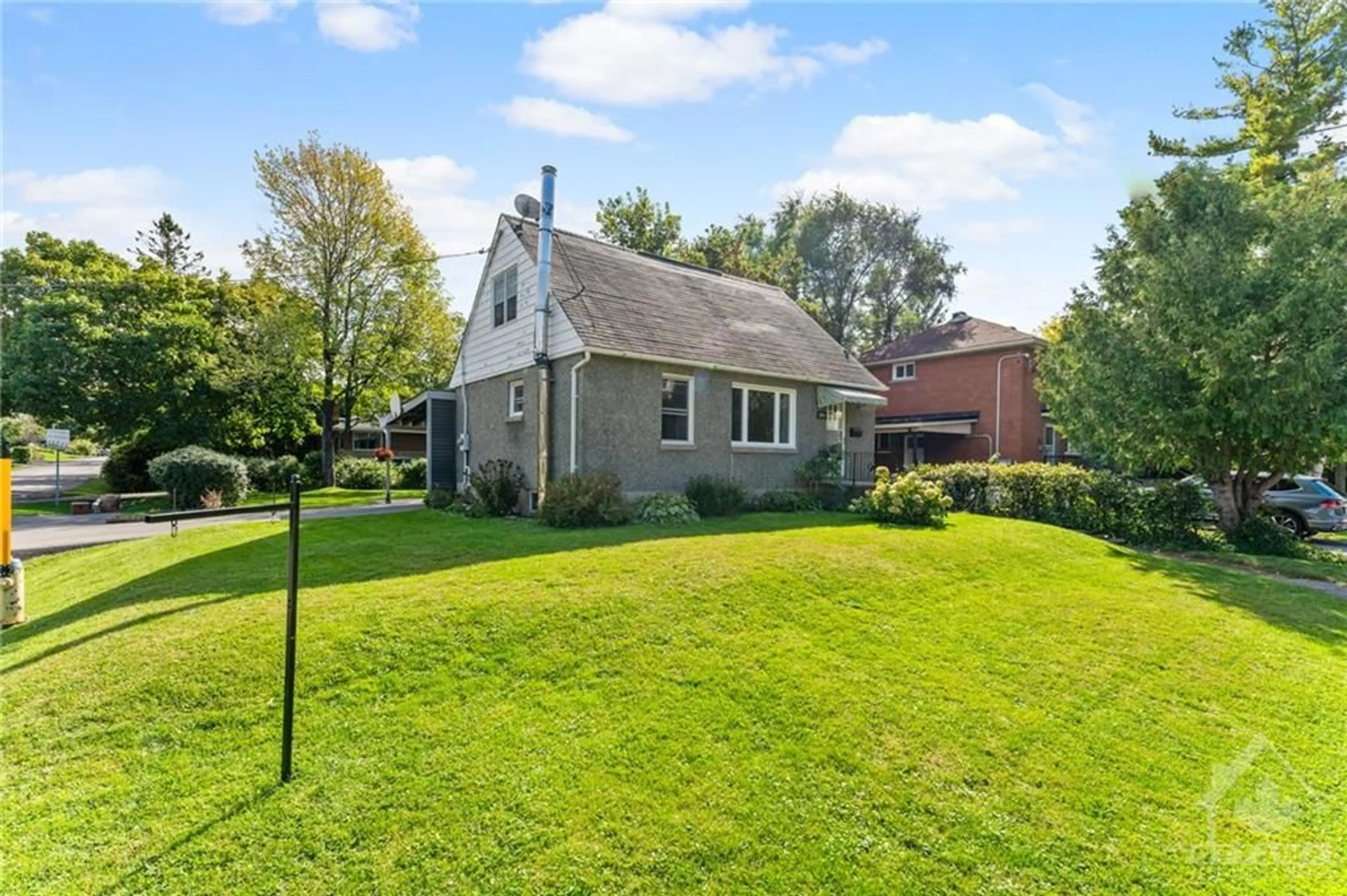 Frontside or backside of a home, cottage for 2340 MIDWAY Ave, Ottawa Ontario K2B 6W5