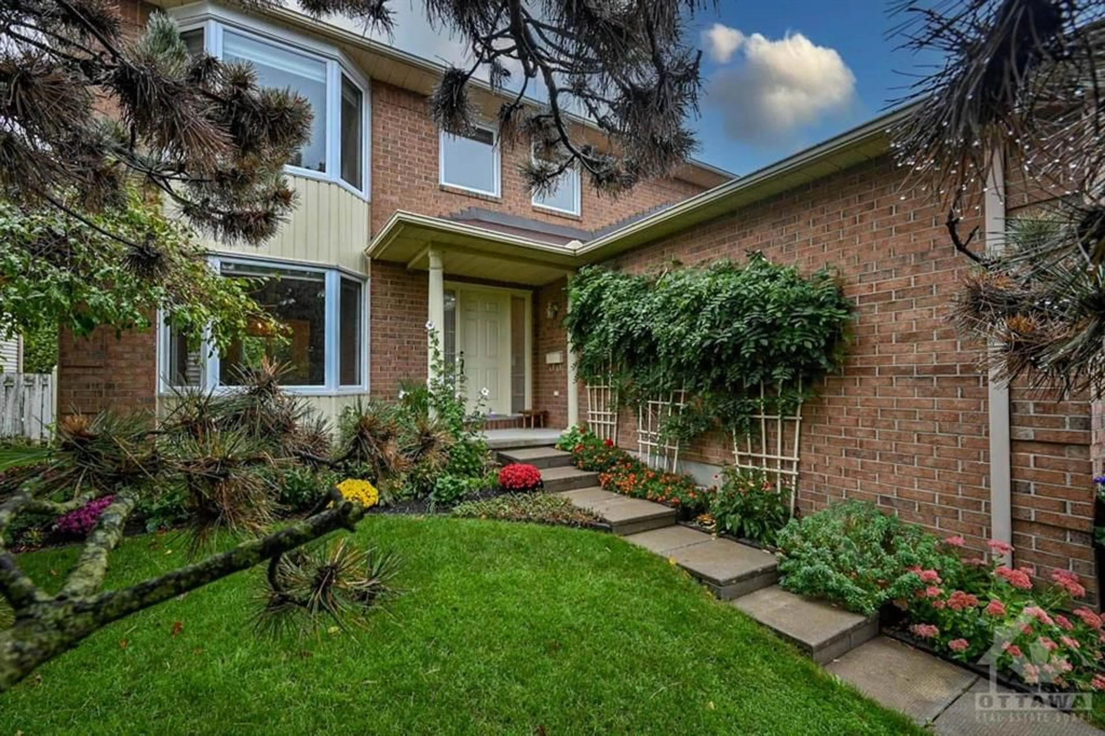 Home with brick exterior material for 763 MONTCREST Dr, Orleans Ontario K4A 2N1