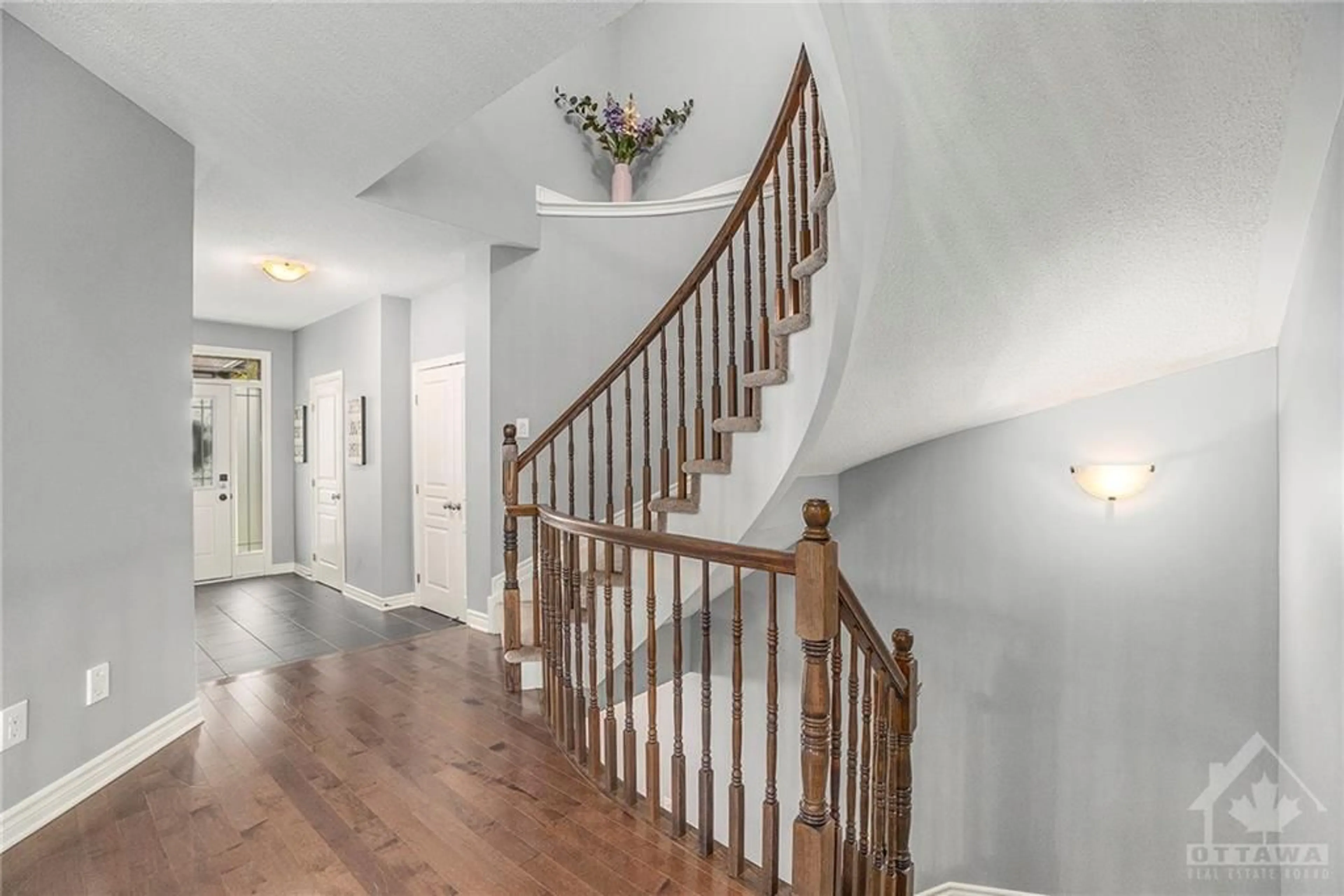 Indoor entryway for 445 BARRICK HILL Rd, Ottawa Ontario K2M 0H8