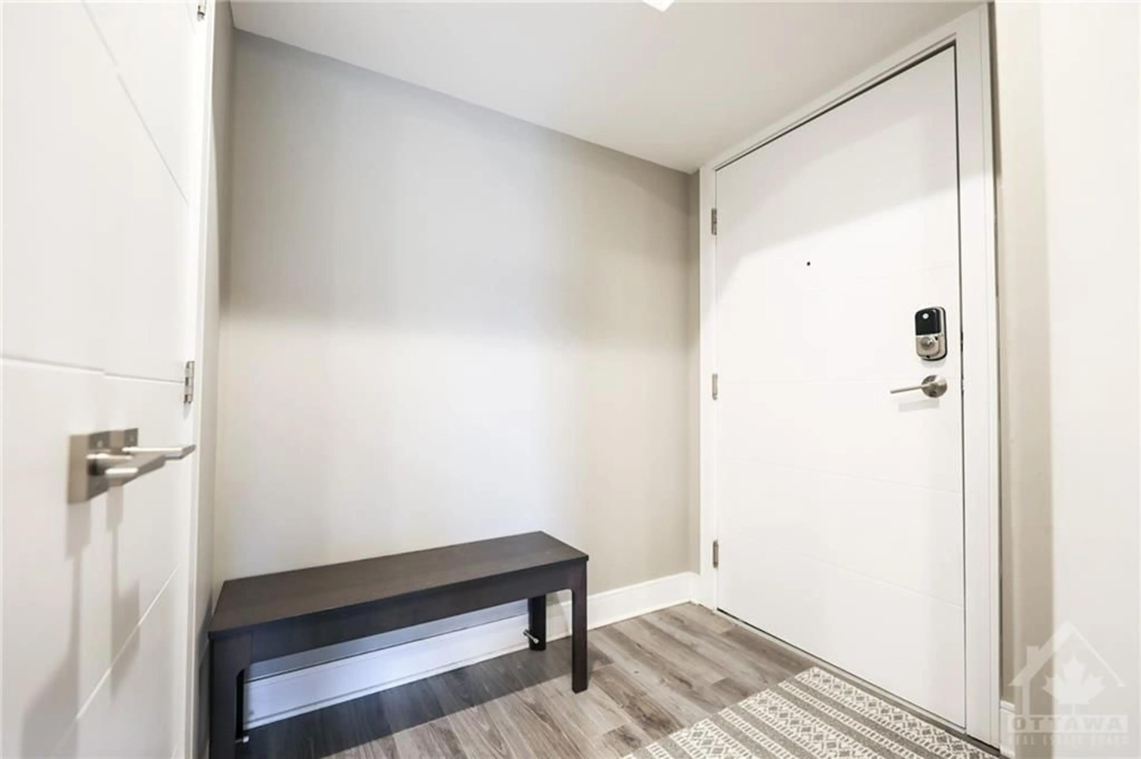 Indoor entryway for 170 PRESTON St #404, Ottawa Ontario K1R 7P7