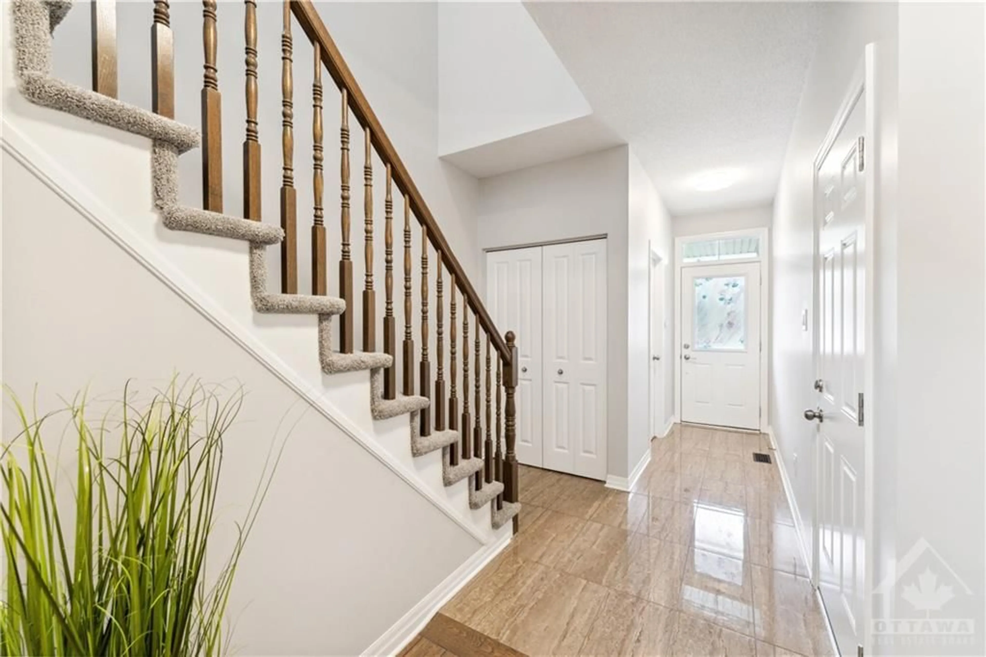 Indoor entryway, wood floors for 106 HAWKESWOOD Dr, Ottawa Ontario K4M 0C1