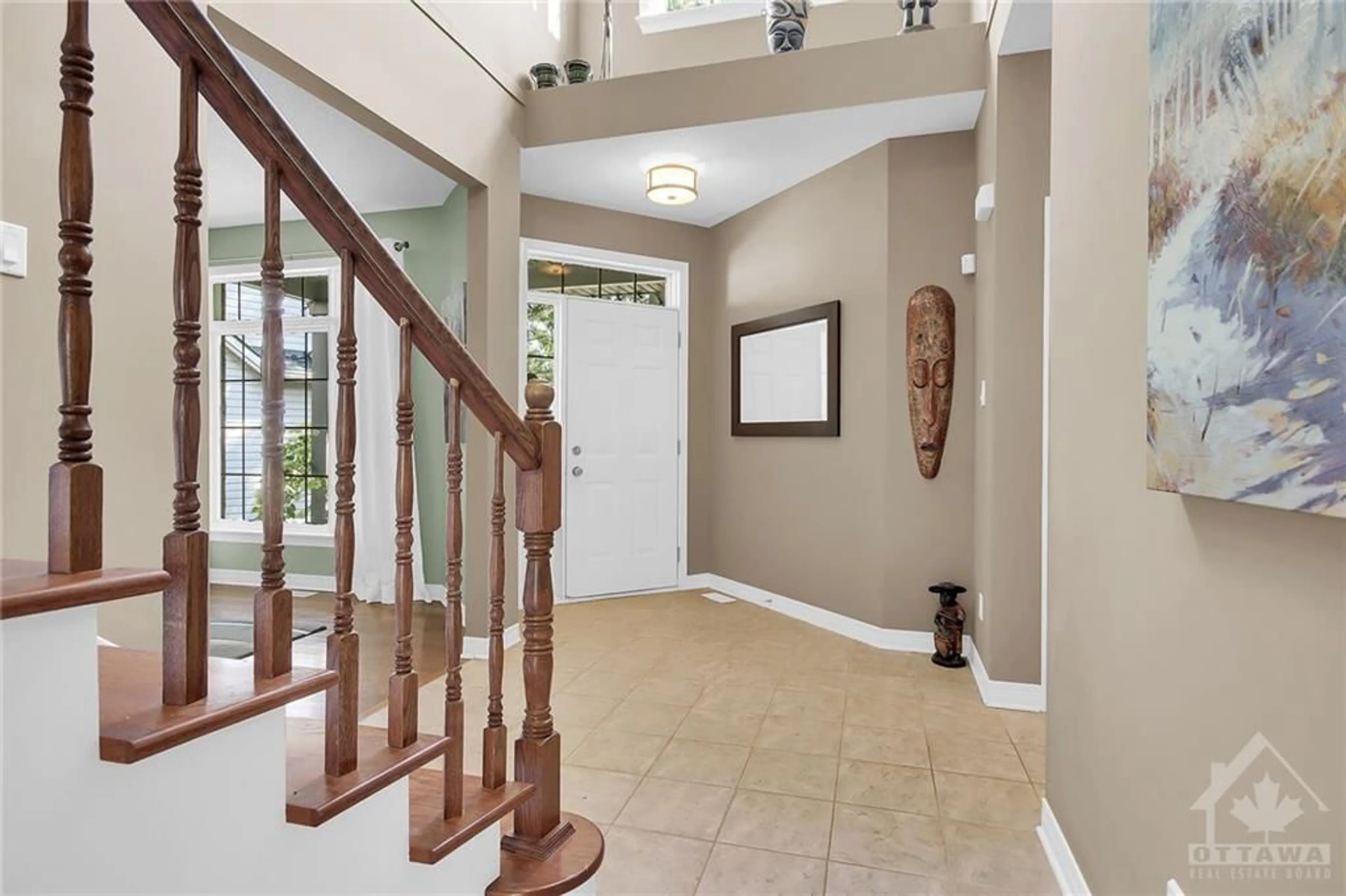 Indoor entryway for 20 FLINTRIDGE Cres, Ottawa Ontario K2M 2X9