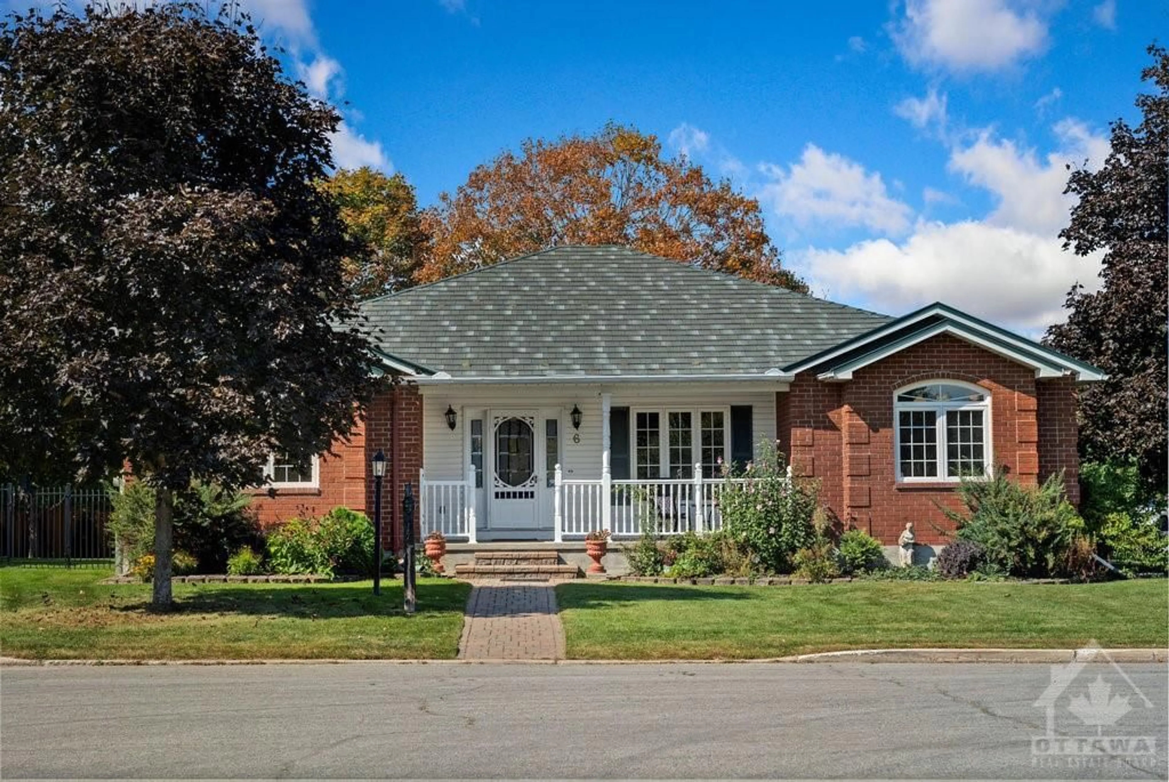 Home with brick exterior material for 6 CARBERY Dr, Stittsville Ontario K2S 1E3