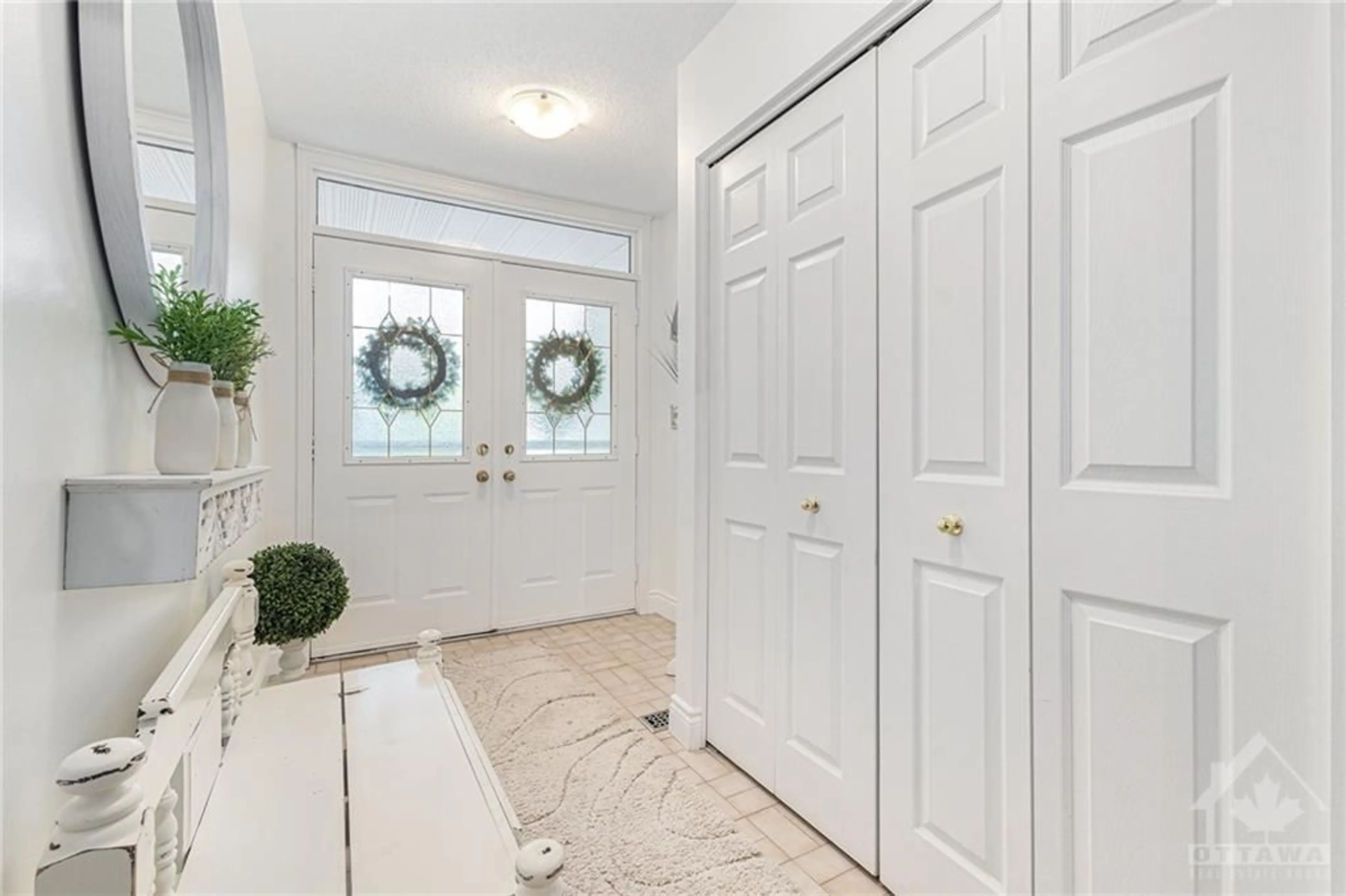 Indoor entryway for 44 INNESBROOK Crt, Stittsville Ontario K2S 1C7