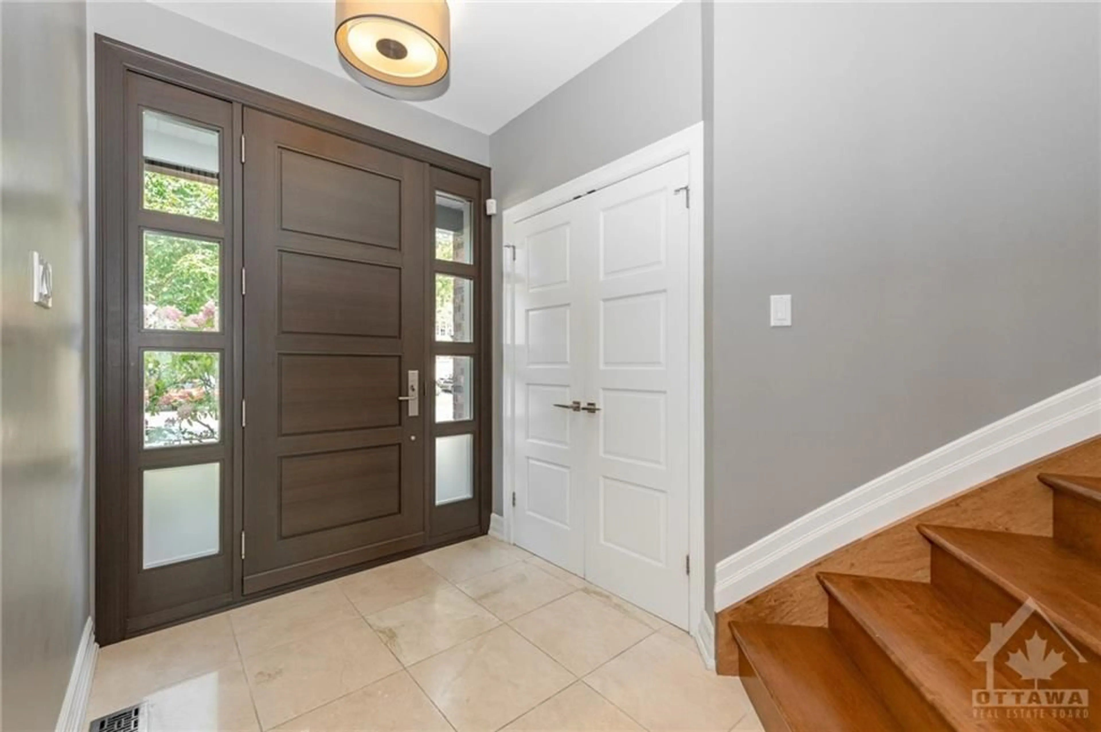 Indoor entryway for 56 MAPLE STAND Way, Ottawa Ontario K2G 6P5