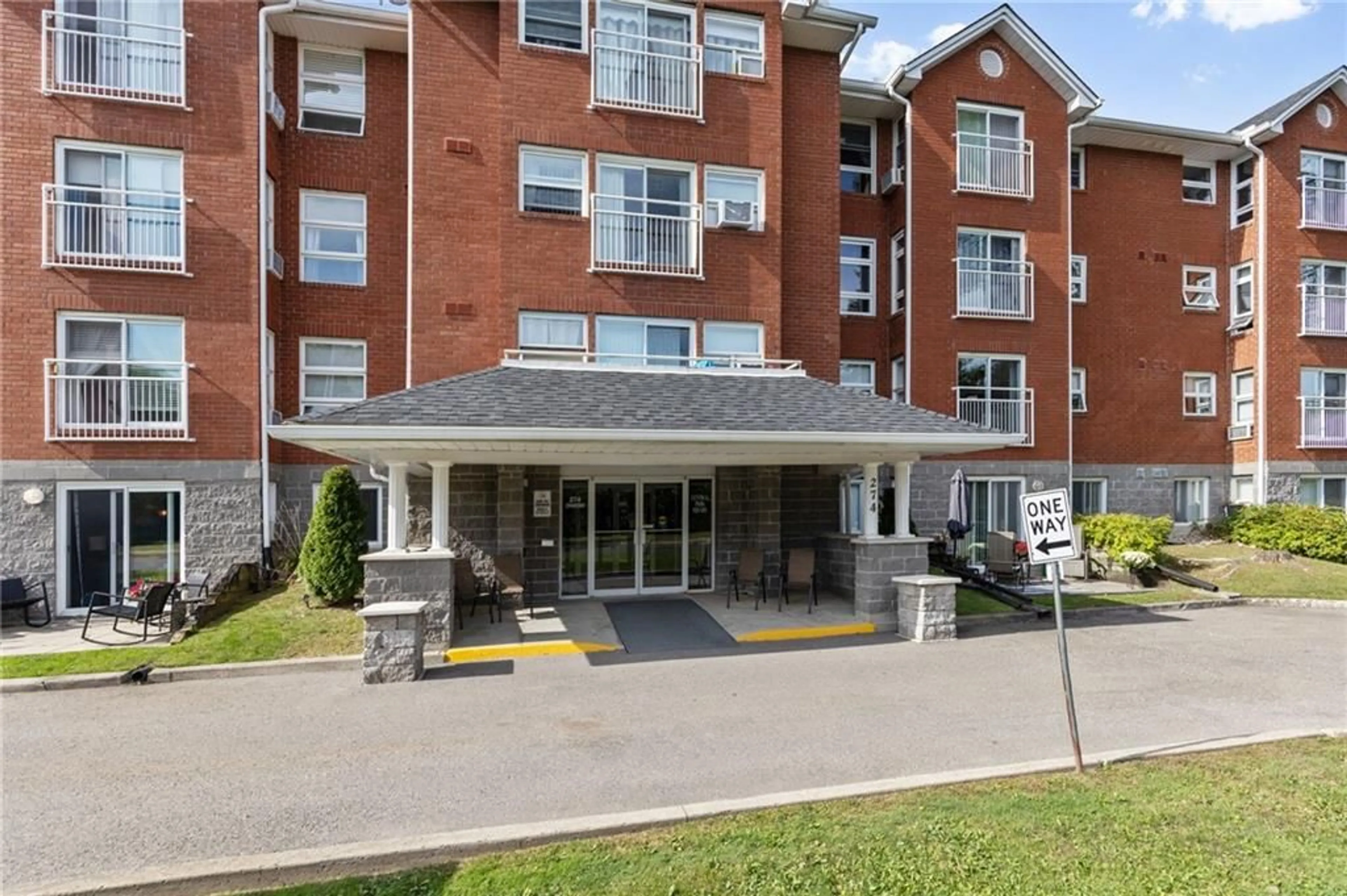 A pic from exterior of the house or condo for 274 ORMOND St #106, Brockville Ontario K6V 6Z7