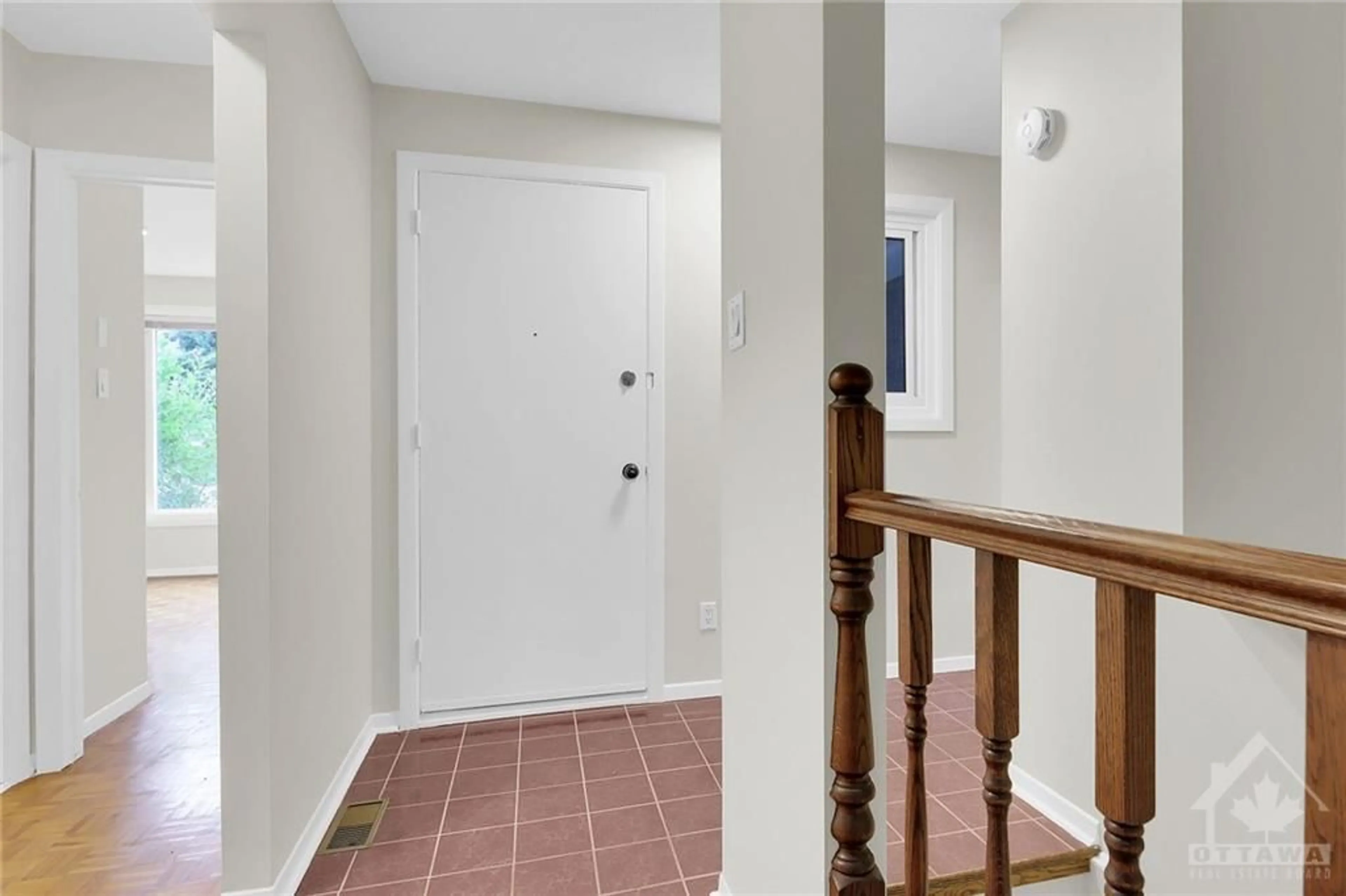 Indoor entryway, wood floors for 42 GRADY Cres, Ottawa Ontario K2H 5S1