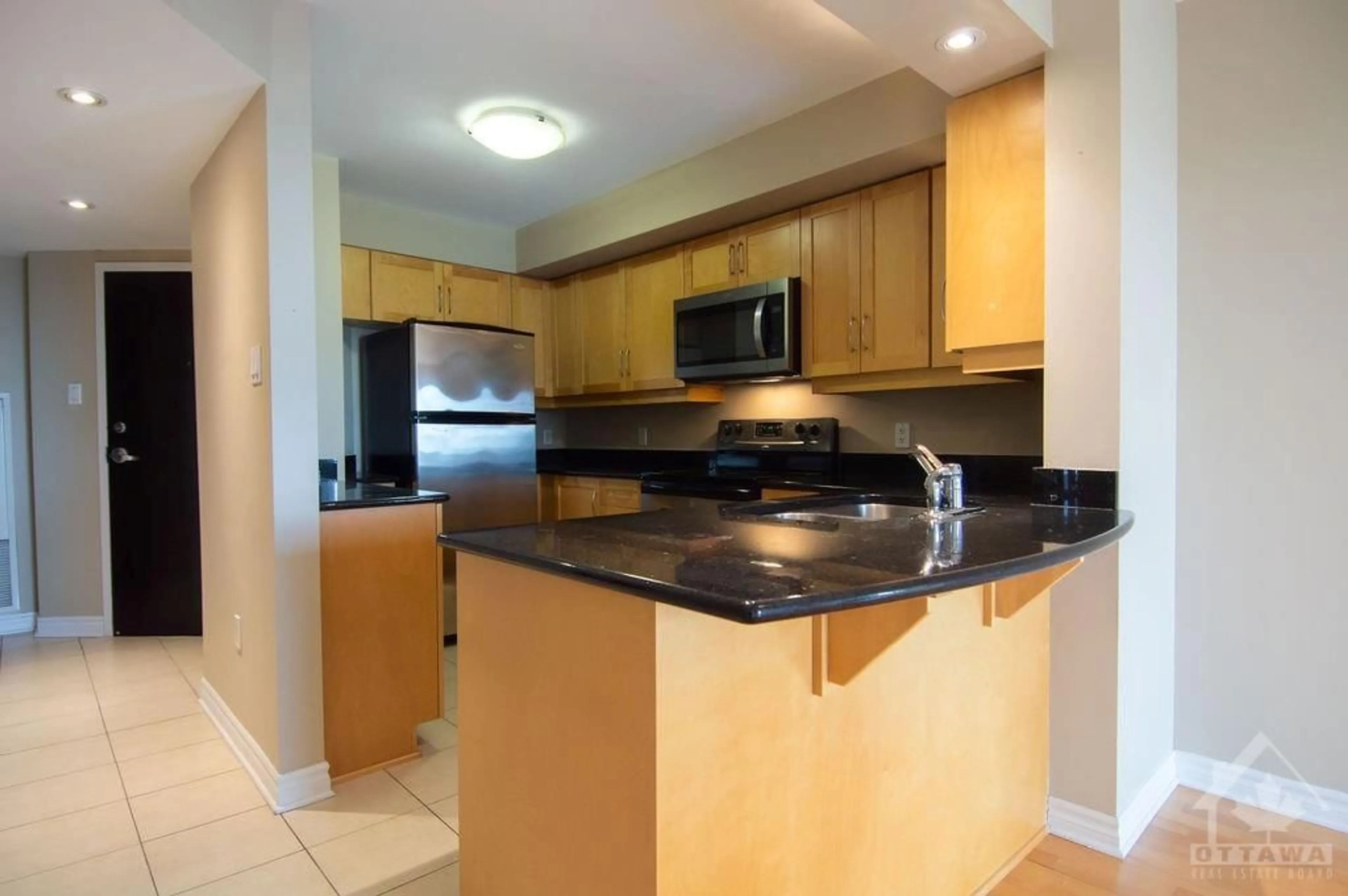 Standard kitchen for 314 CENTRAL PARK Dr #811, Ottawa Ontario K2C 4G4