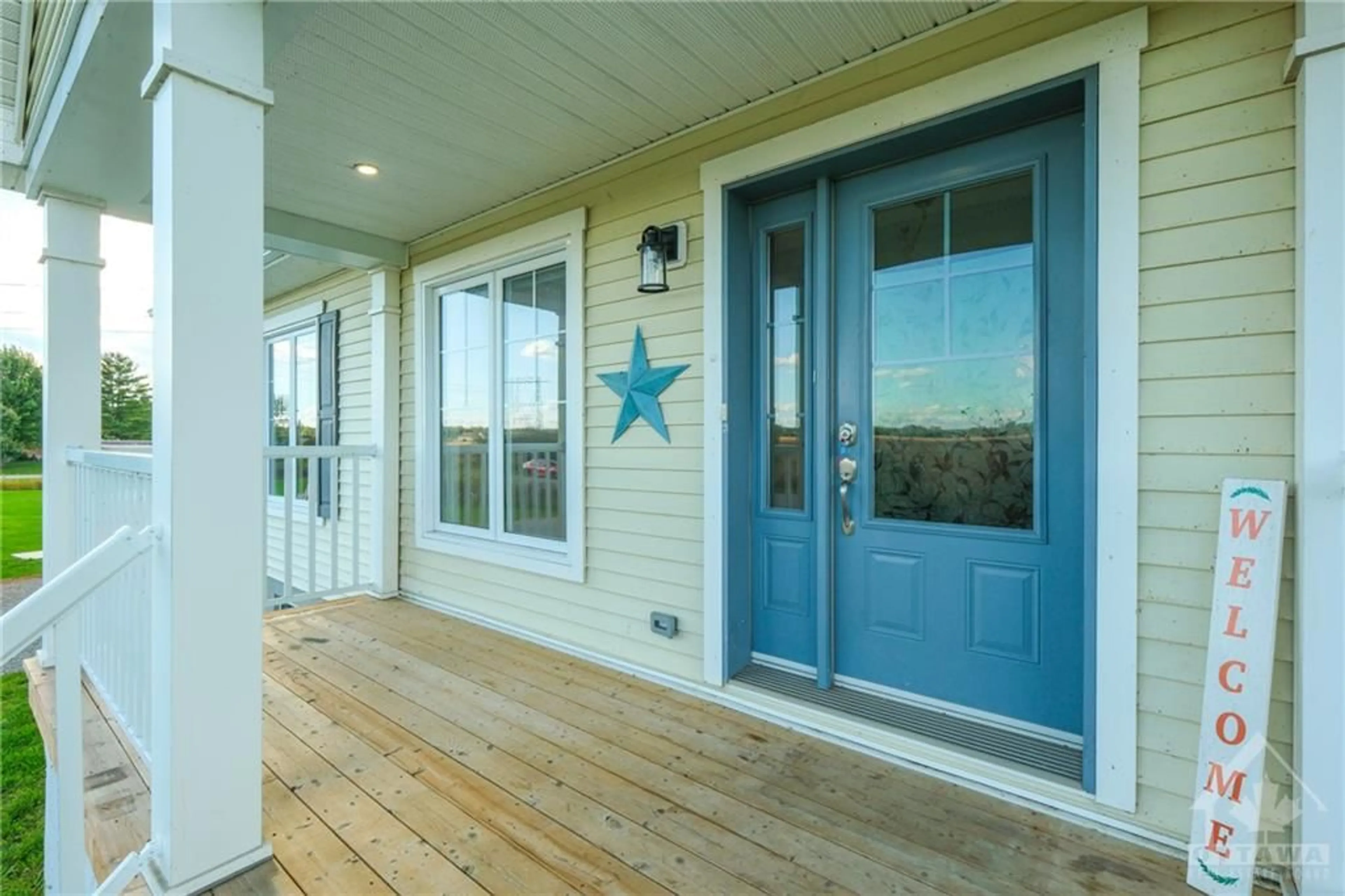 Indoor entryway for 150 CLIFFORD CAMPBELL St, Fitzroy Harbour Ontario K0A 1X0