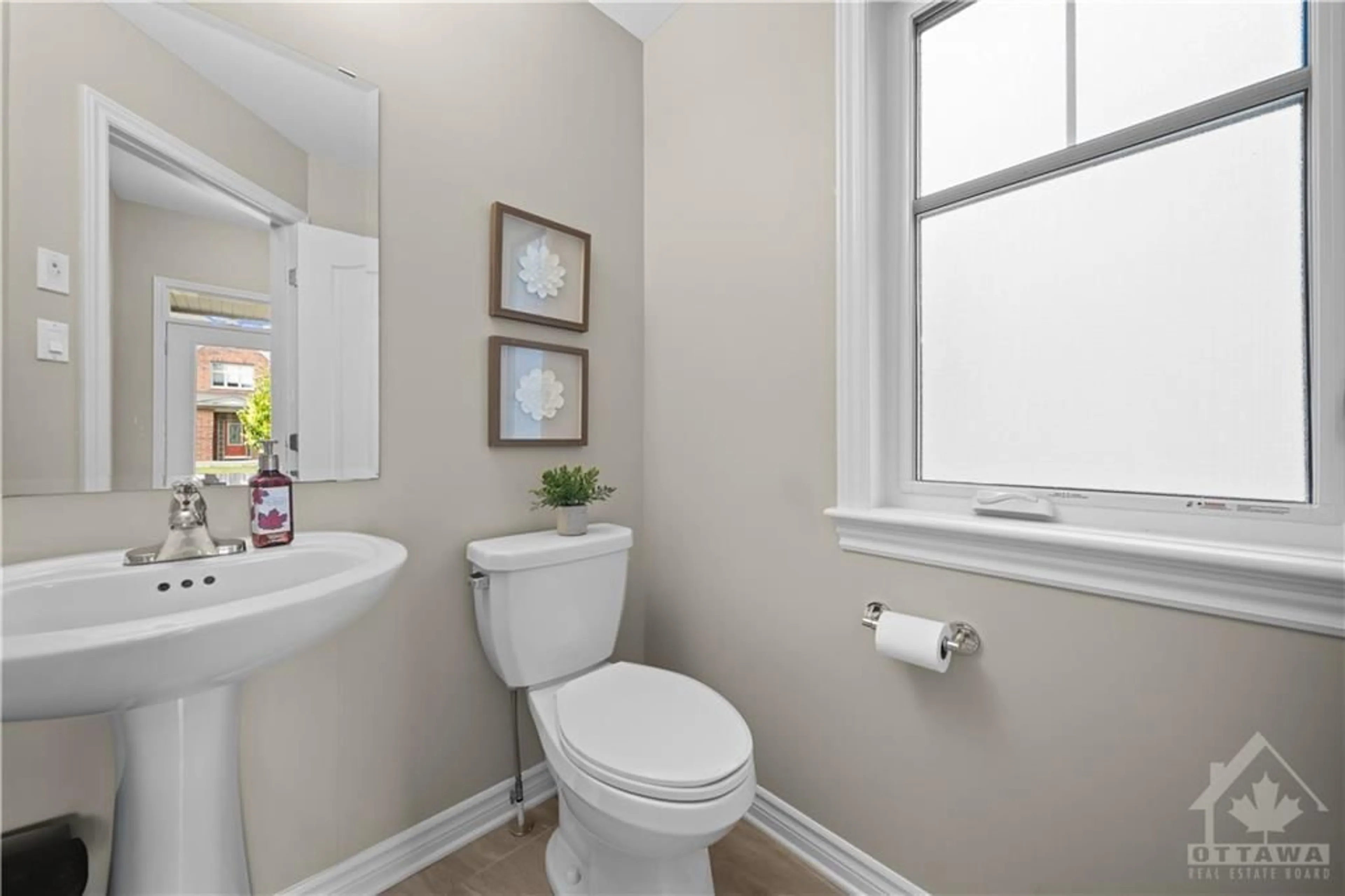 Standard bathroom for 423 WARMSTONE Dr, Stittsville Ontario K2S 0W2