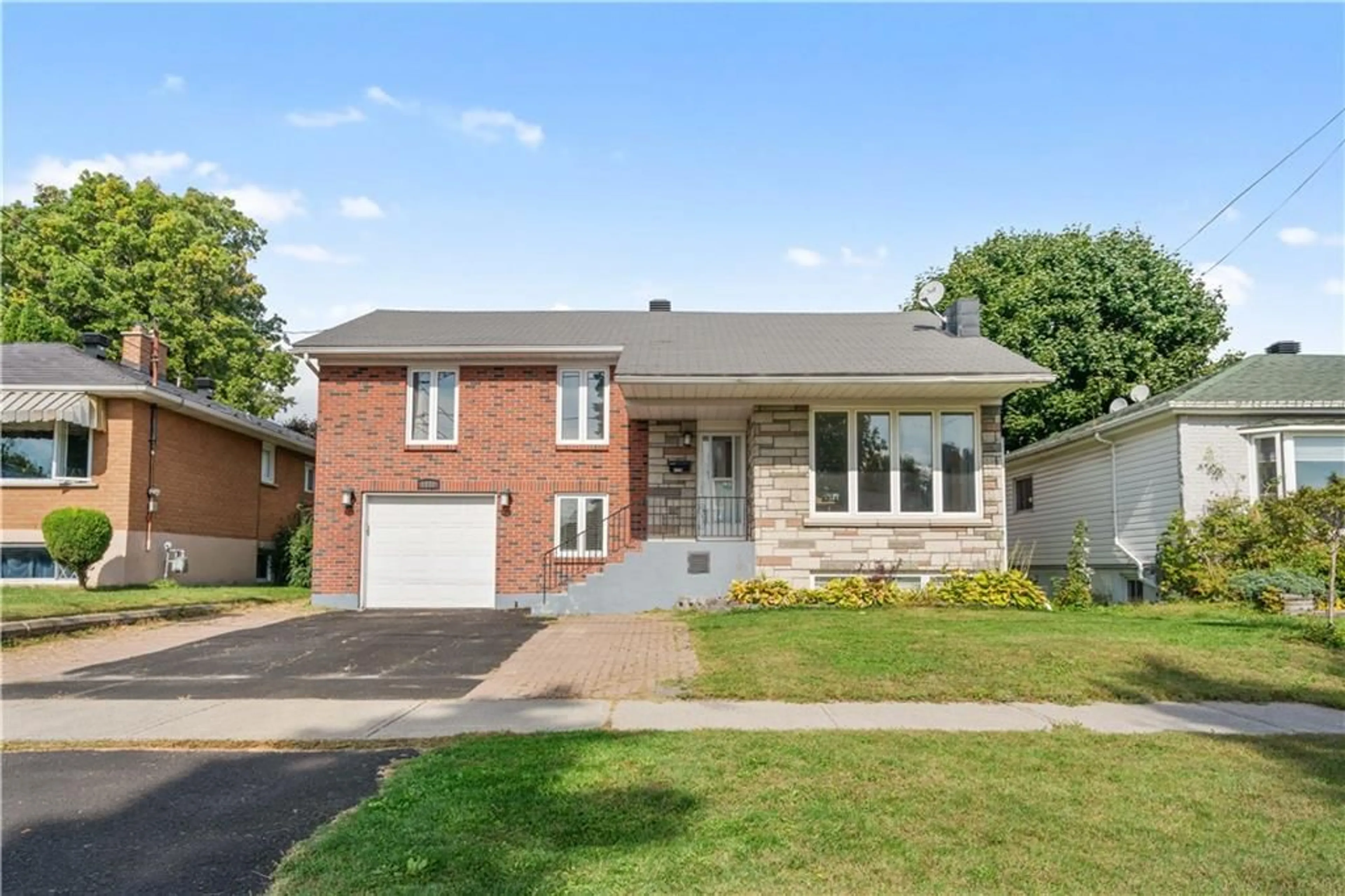 Home with brick exterior material for 1118 FOURTH St, Cornwall Ontario K6H 2K4