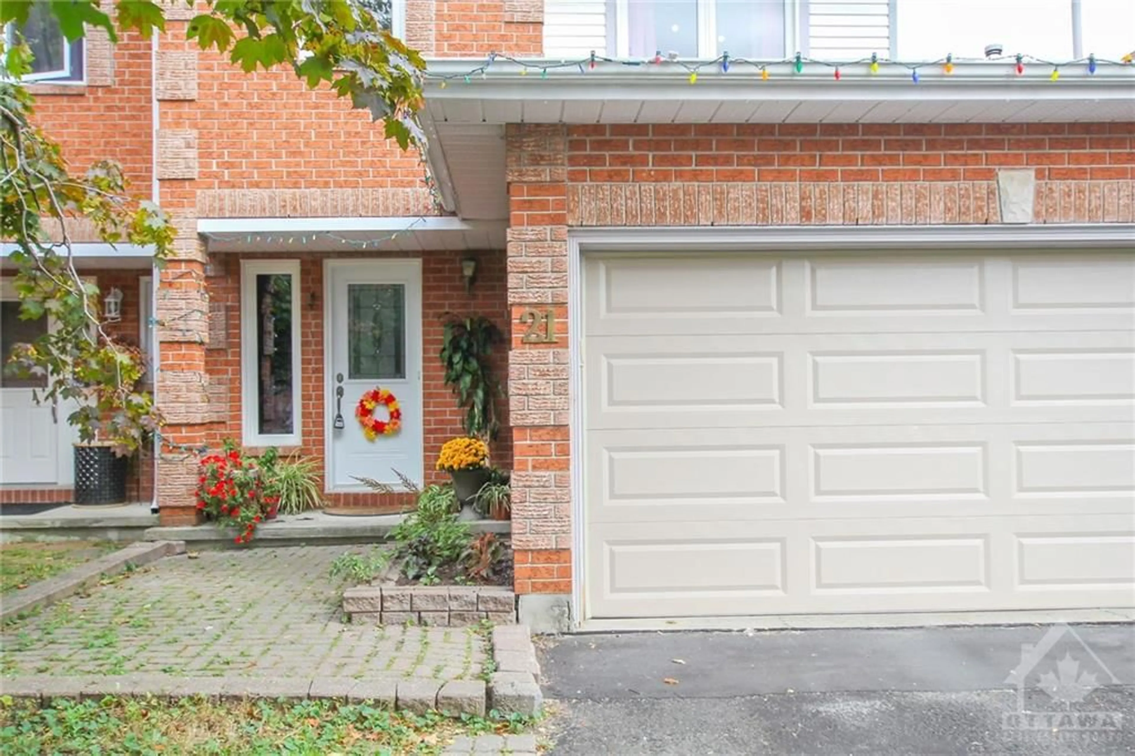 Home with brick exterior material for 21 AINTREE Pl, Ottawa Ontario K2M 2G5