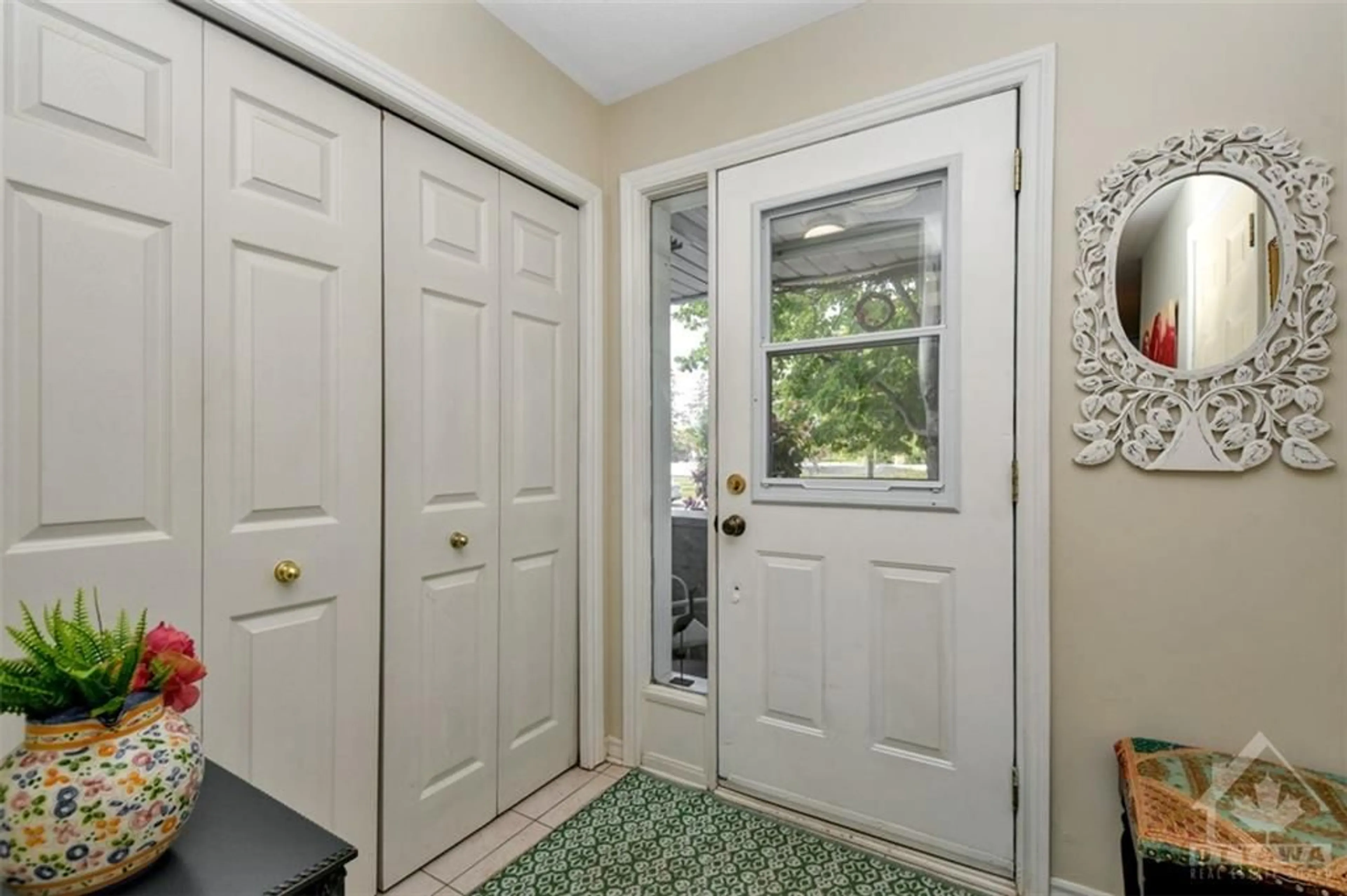 Indoor entryway for 5533 DOCTOR LEACH Dr, Ottawa Ontario K4M 1L6