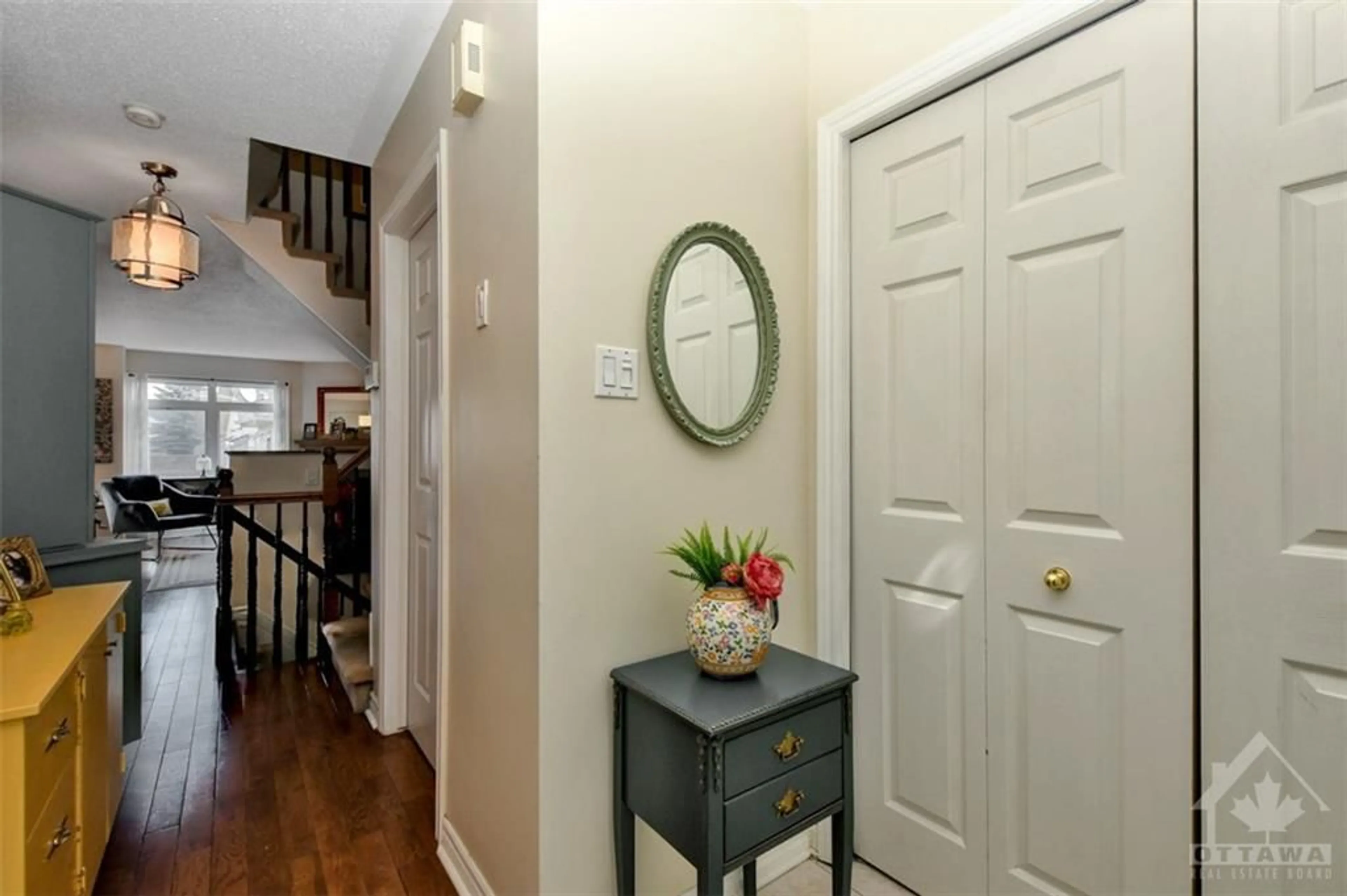 Indoor entryway, wood floors for 5533 DOCTOR LEACH Dr, Ottawa Ontario K4M 1L6