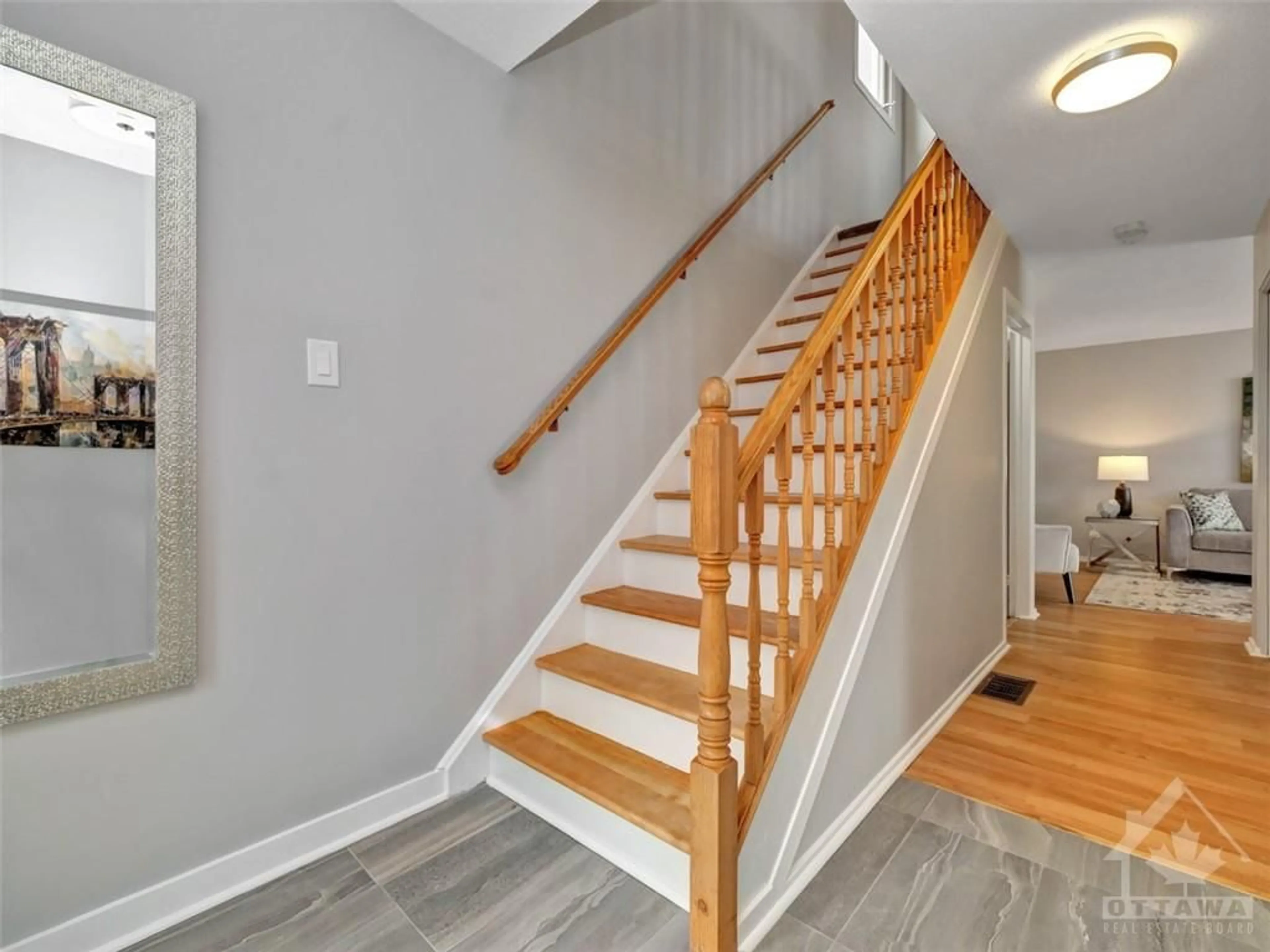 Stairs for 837 EASTVALE Dr #115, Ottawa Ontario K1J 7T5