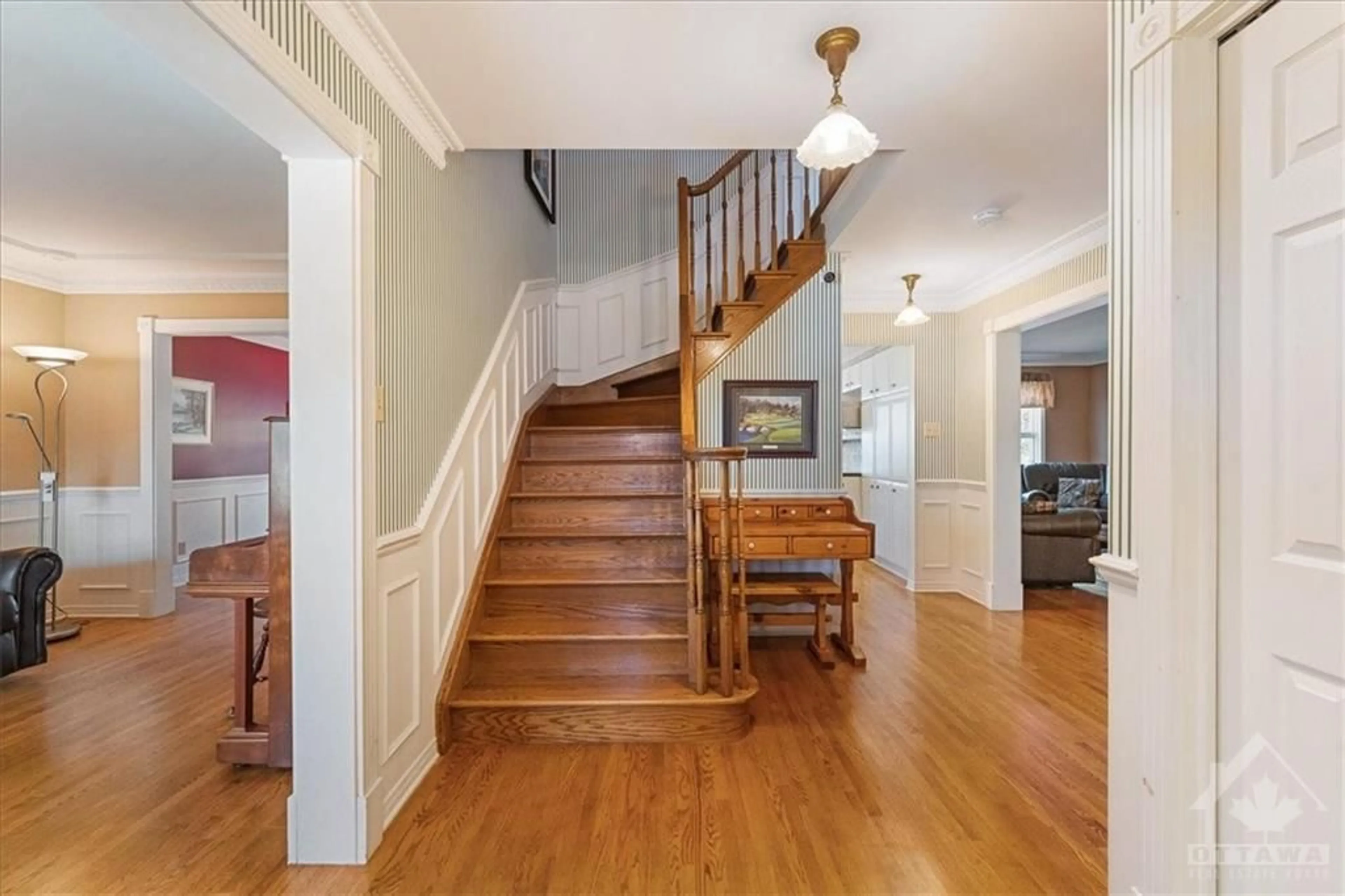 Indoor foyer, wood floors for 625 NORTHAMPTON Dr, Orleans Ontario K4A 3H7