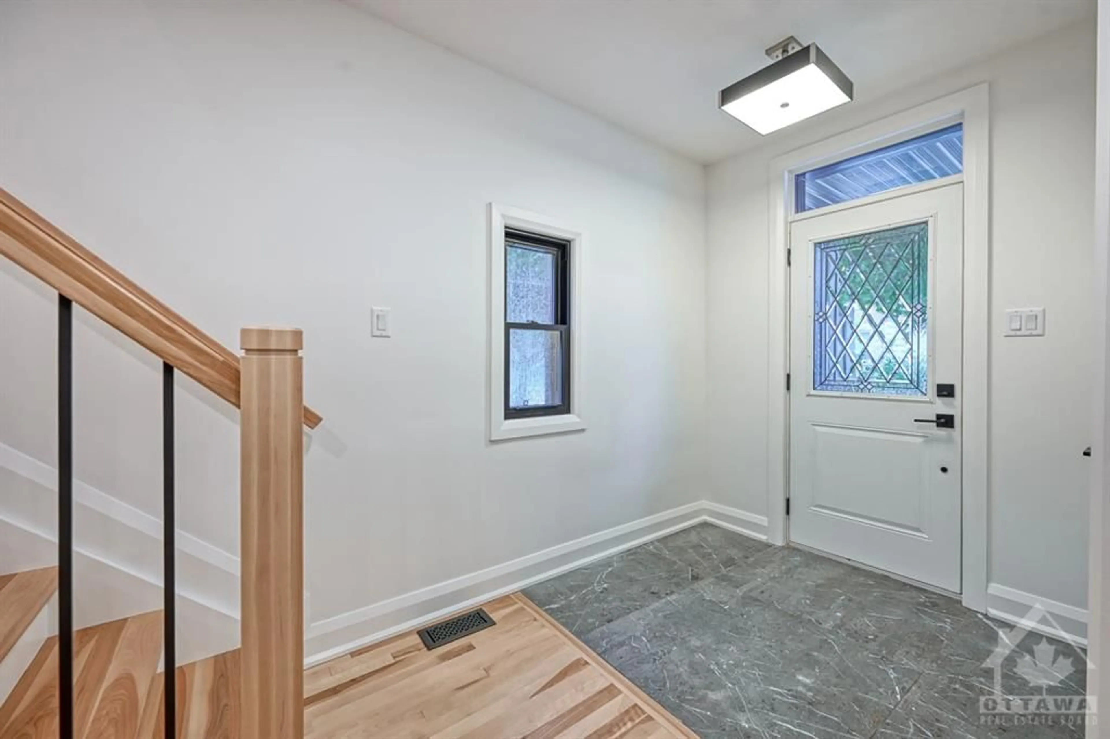 Indoor entryway, wood floors for 18 HOPEWELL Ave, Ottawa Ontario K1S 2Y8