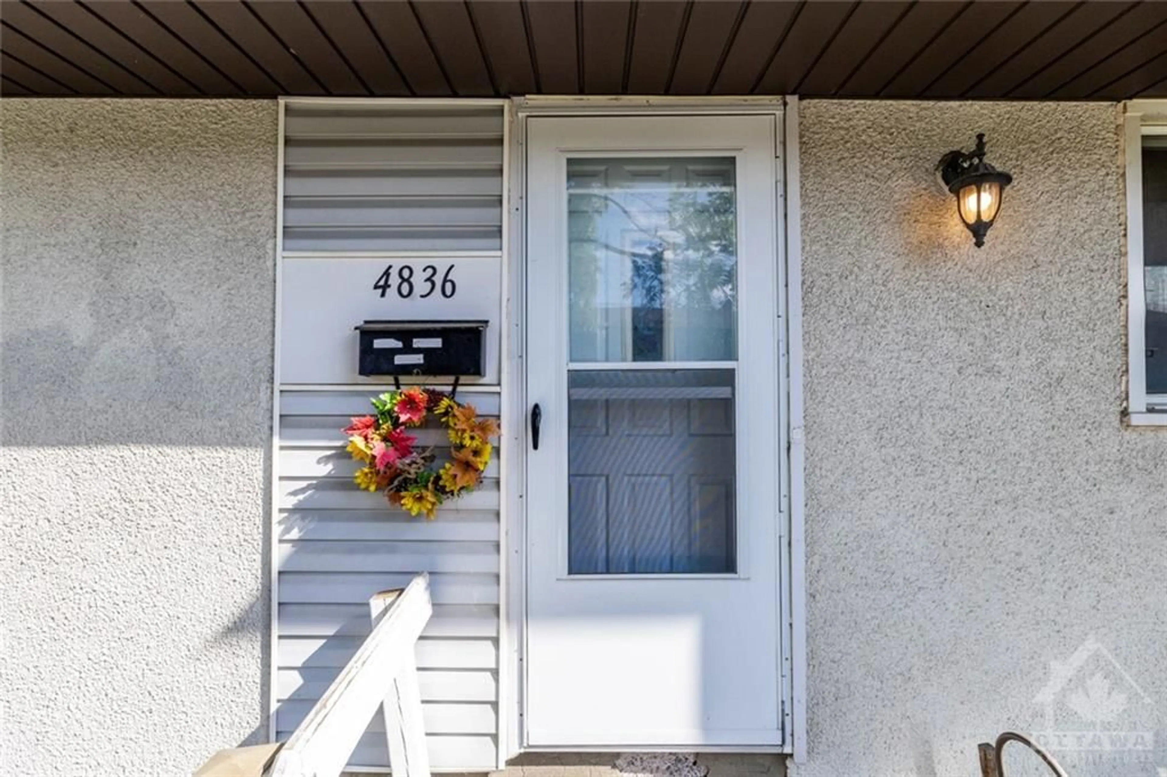 A pic from exterior of the house or condo, cottage for 4836 HENDON Way, Ottawa Ontario K1J 8T1