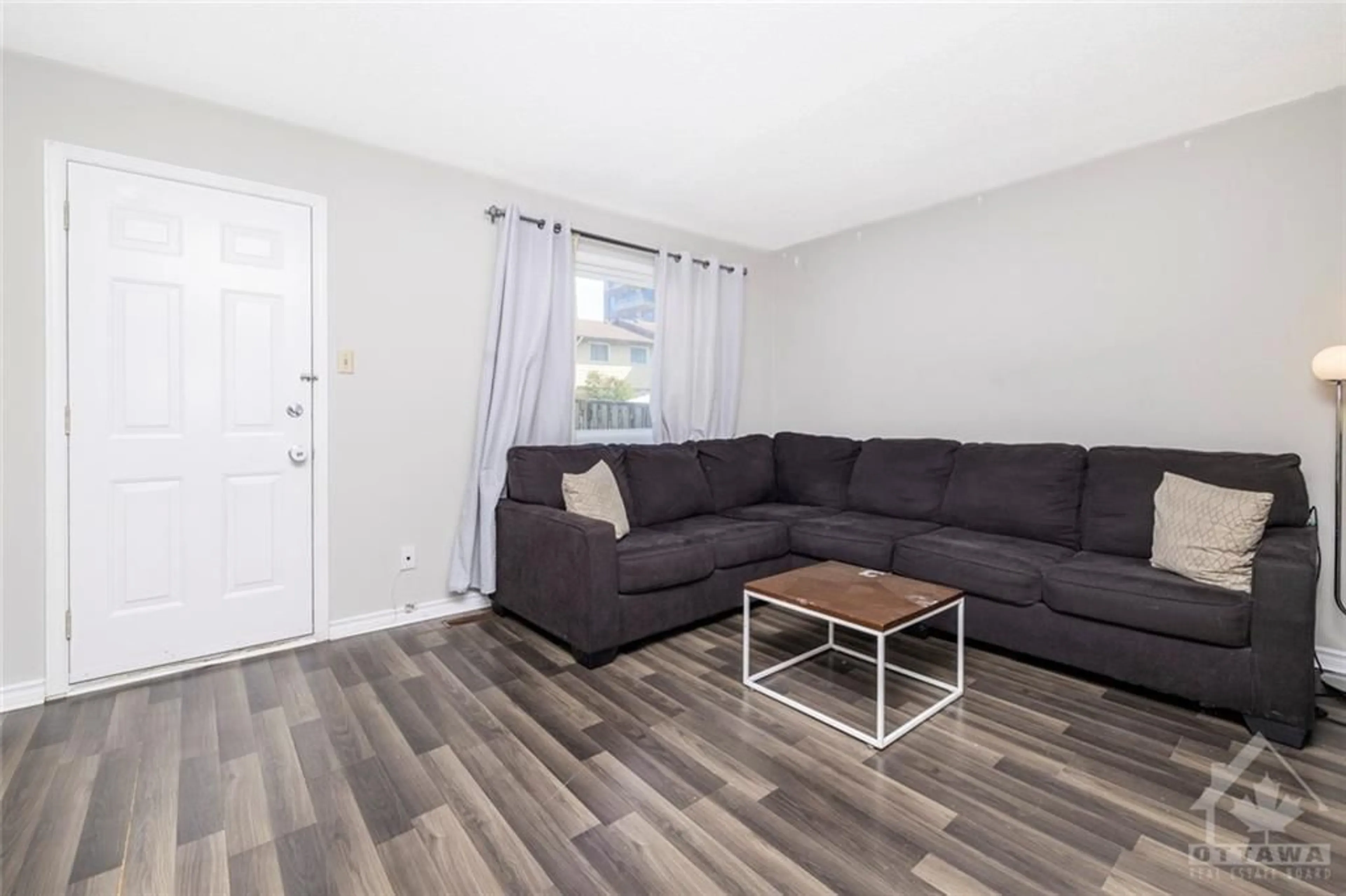 Living room, wood floors for 4836 HENDON Way, Ottawa Ontario K1J 8T1