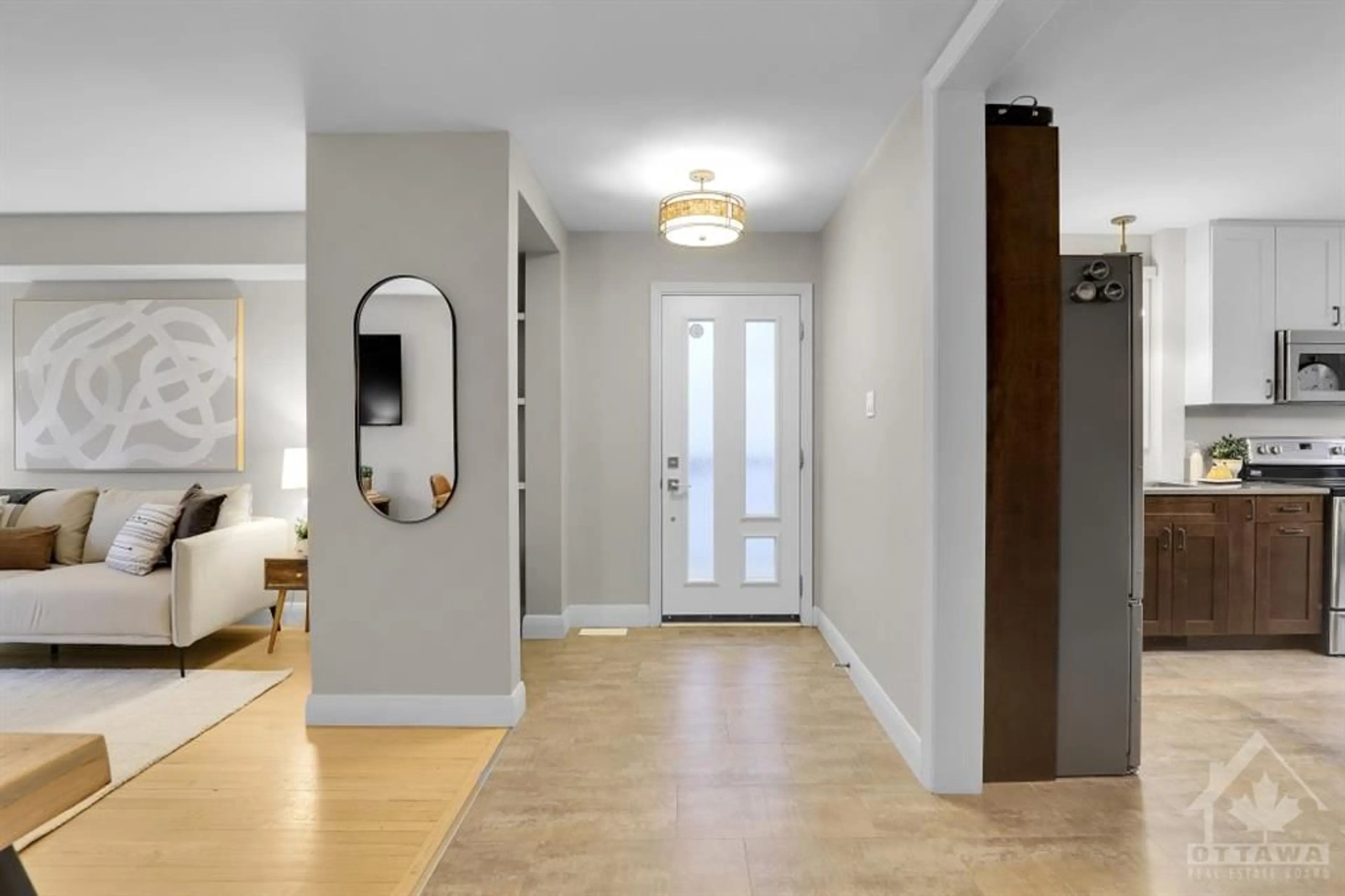 Indoor entryway, wood floors for 809 MAPLEWOOD Ave, Ottawa Ontario K2B 5V4