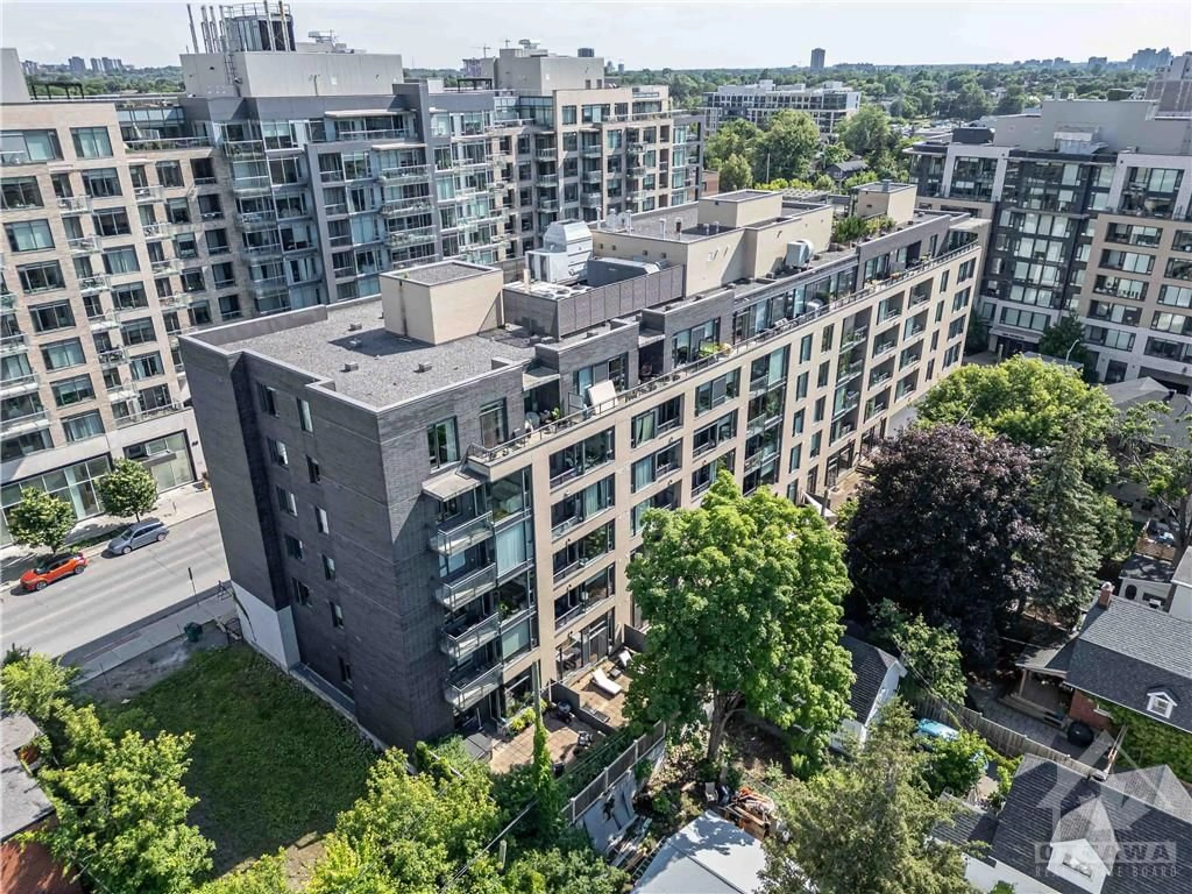 A pic from exterior of the house or condo, the view of city buildings for 101 RICHMOND Rd #411, Ottawa Ontario K1Z 0A6