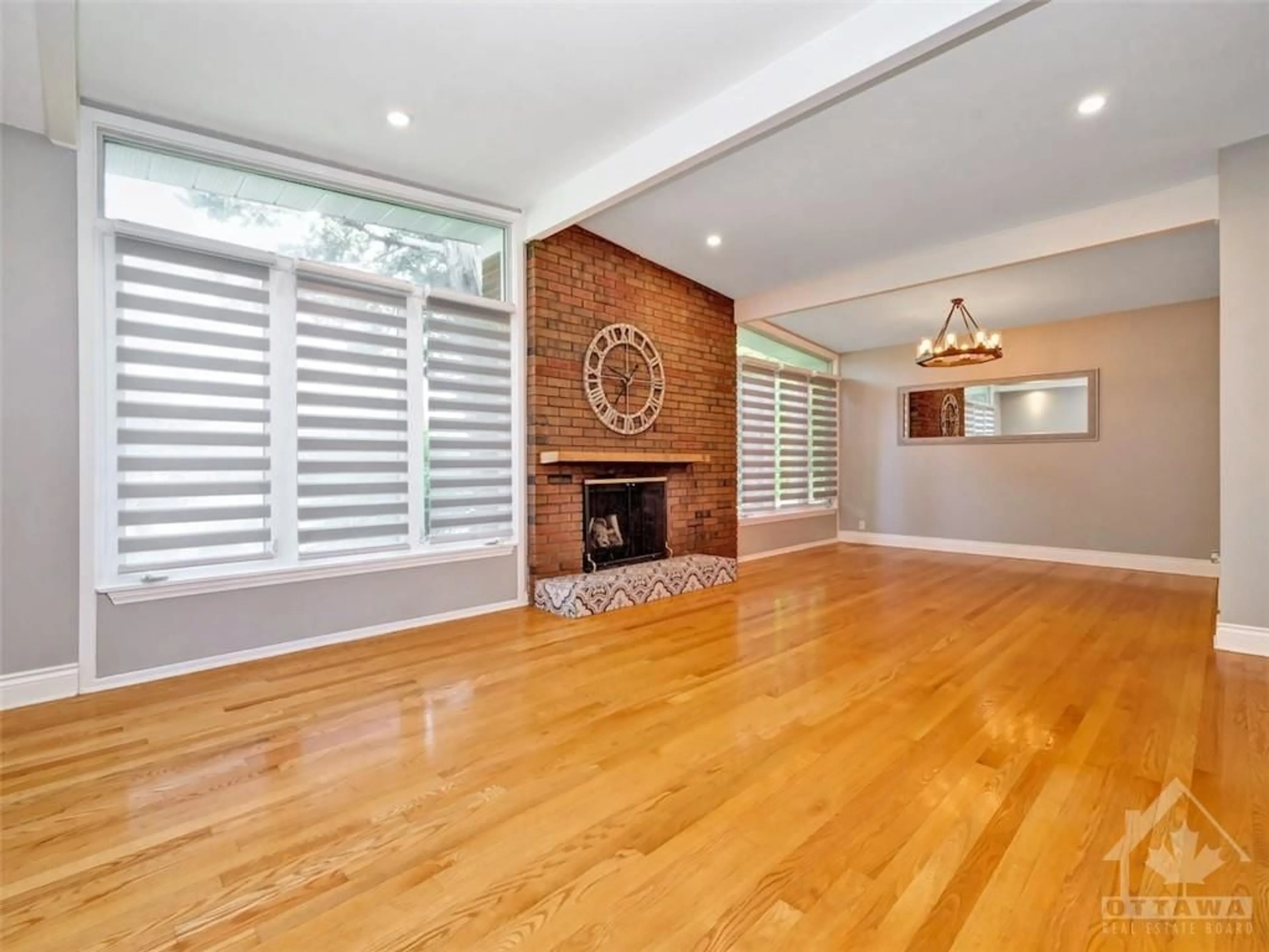 Indoor entryway, wood floors for 4 BOWMOOR Ave, Ottawa Ontario K2E 6M4