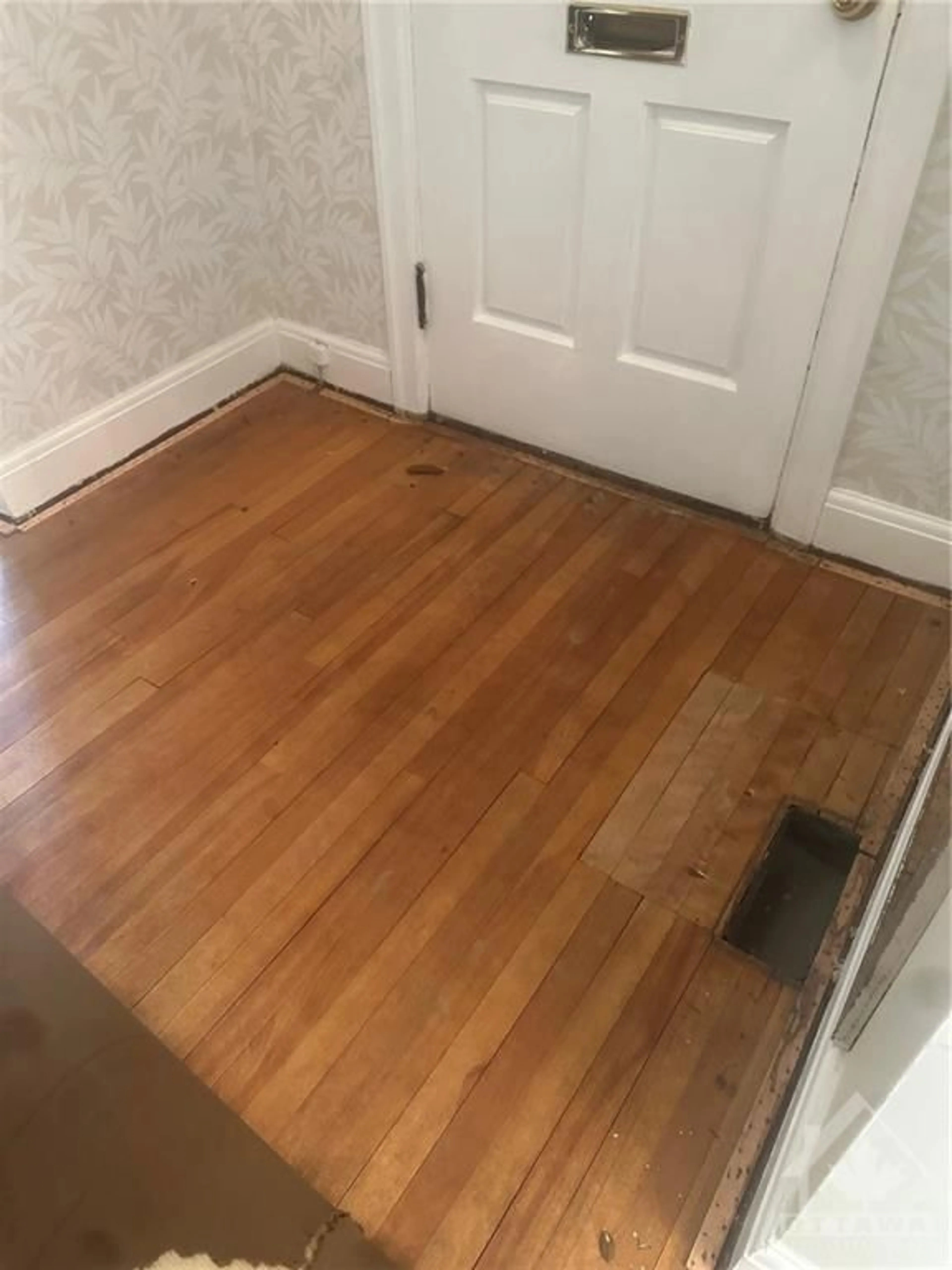 A pic of a room, wood floors for 67 KENILWORTH St, Ottawa Ontario K1Y 3Y5